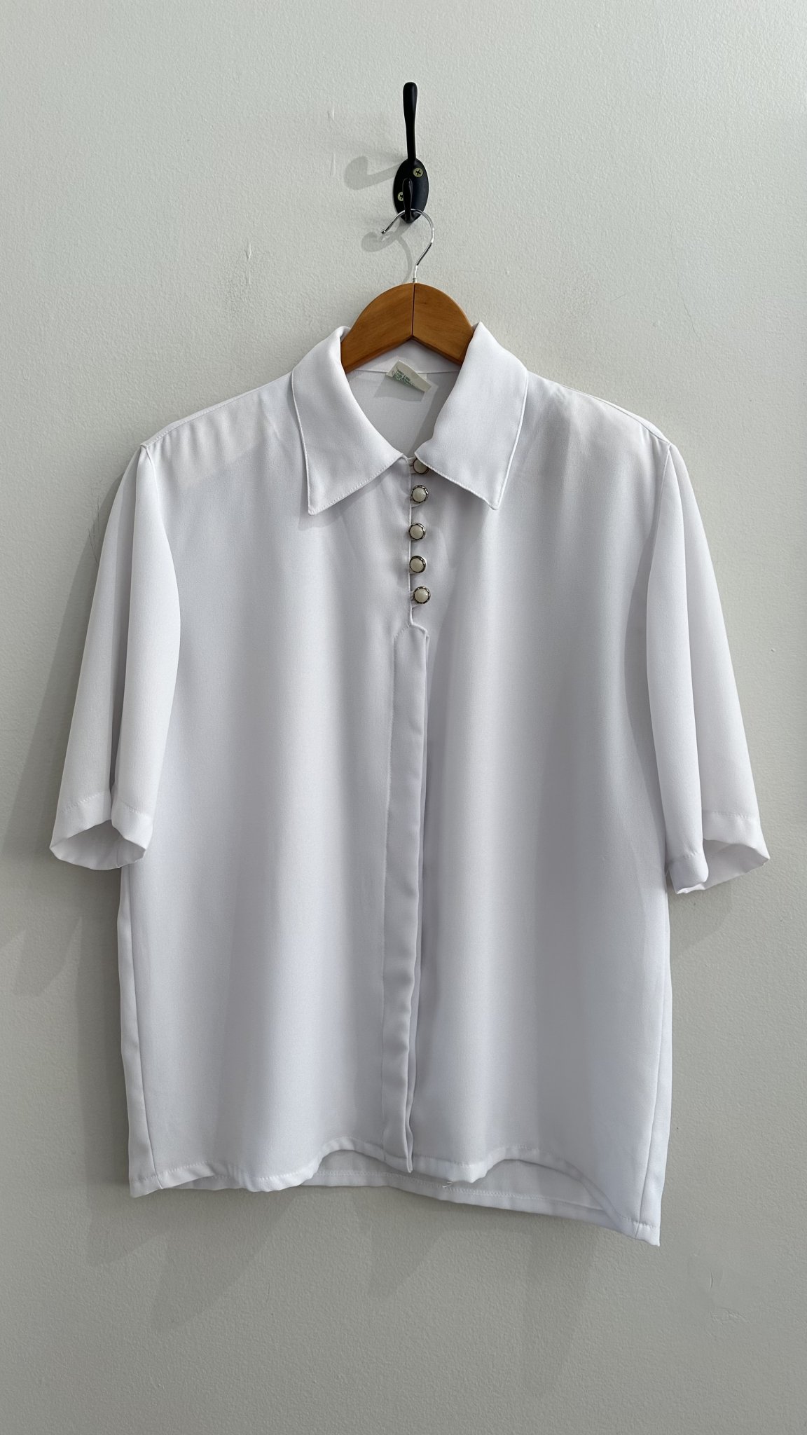 Blusa branca m/curta c/botões Green House vintage - M branco, verde tamanho M - foto principal