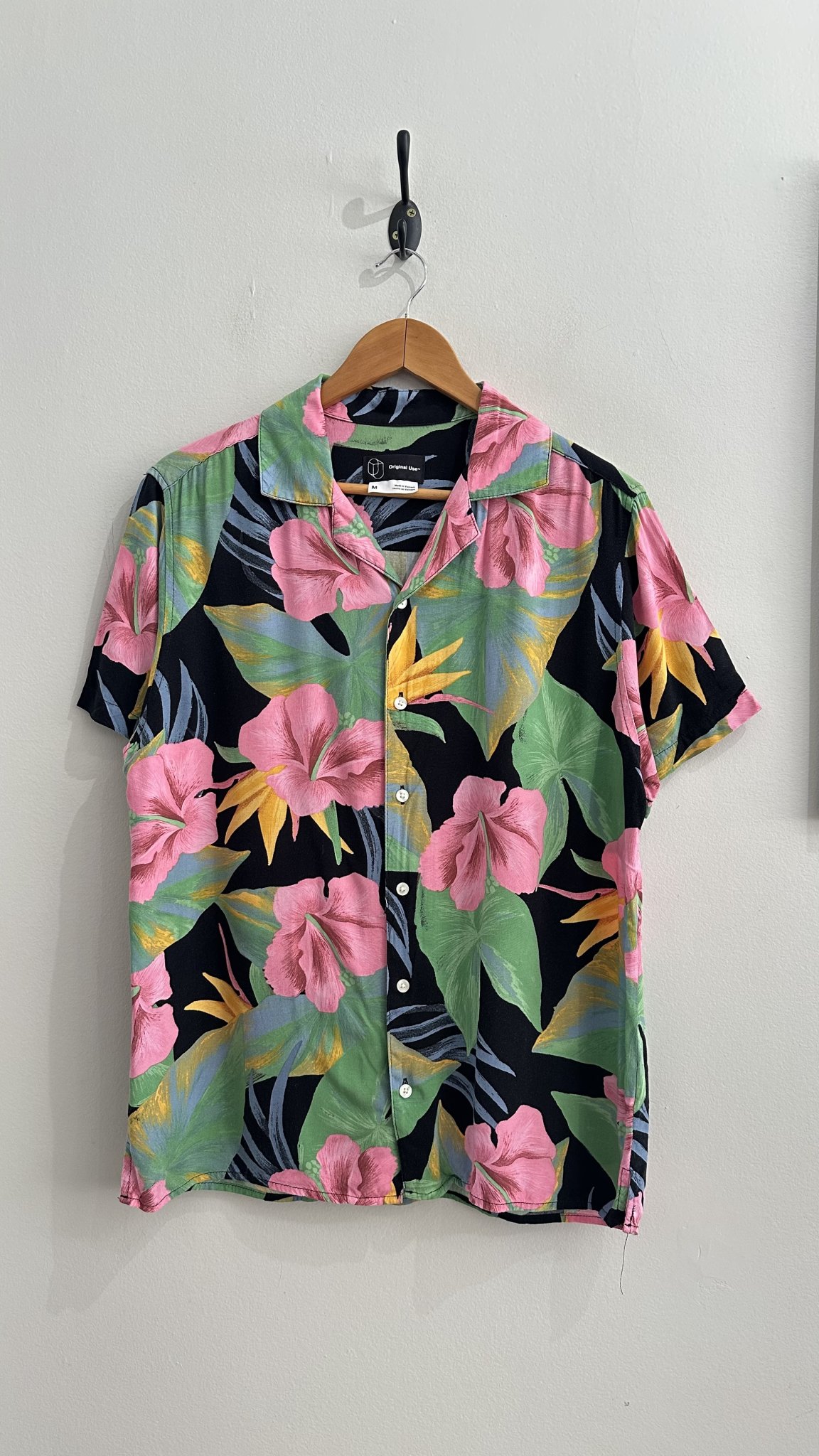 Camisa m/curta floral fundo escuro de viscose Original Use - M tamanho M - foto principal
