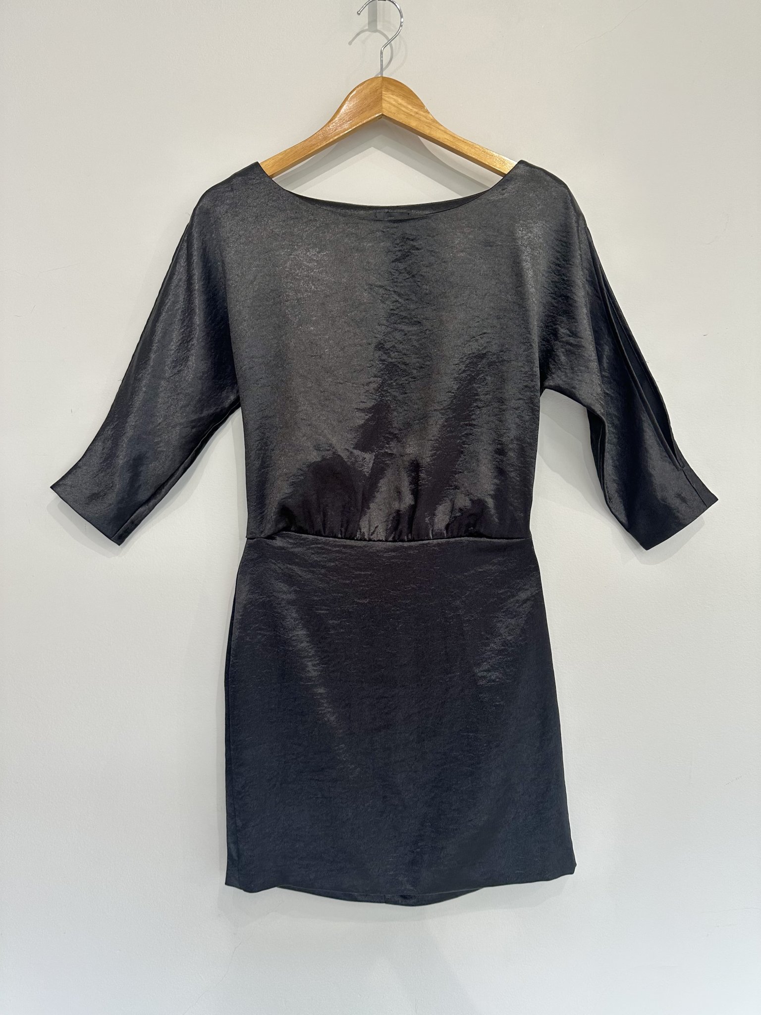 Vestido preto mmanga 7/8 BR acetinado - 34 tamanho 34 - vista adicional 2