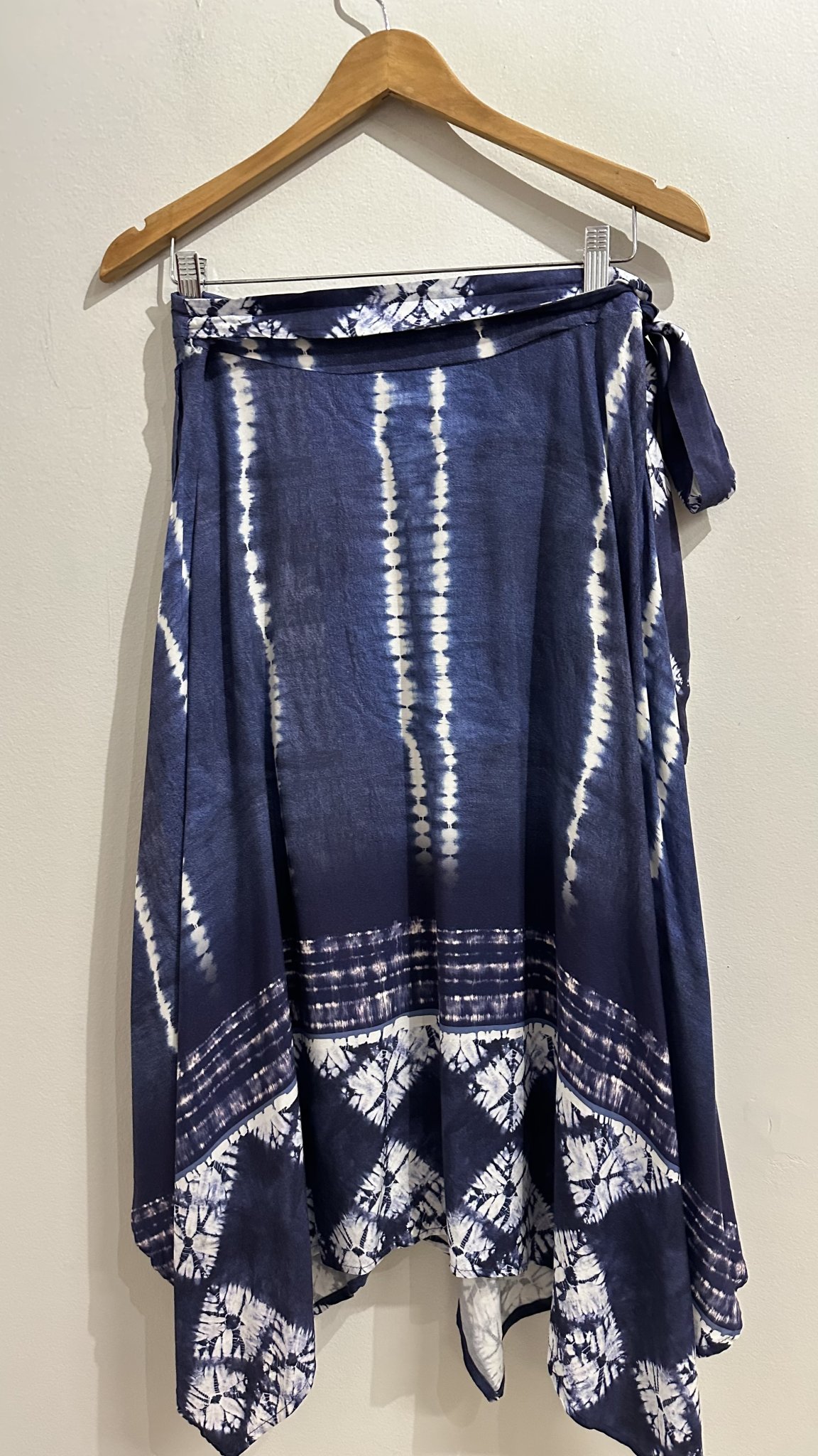 Saia envelope azul tyedye de viscose - M tamanho M - vista adicional 3