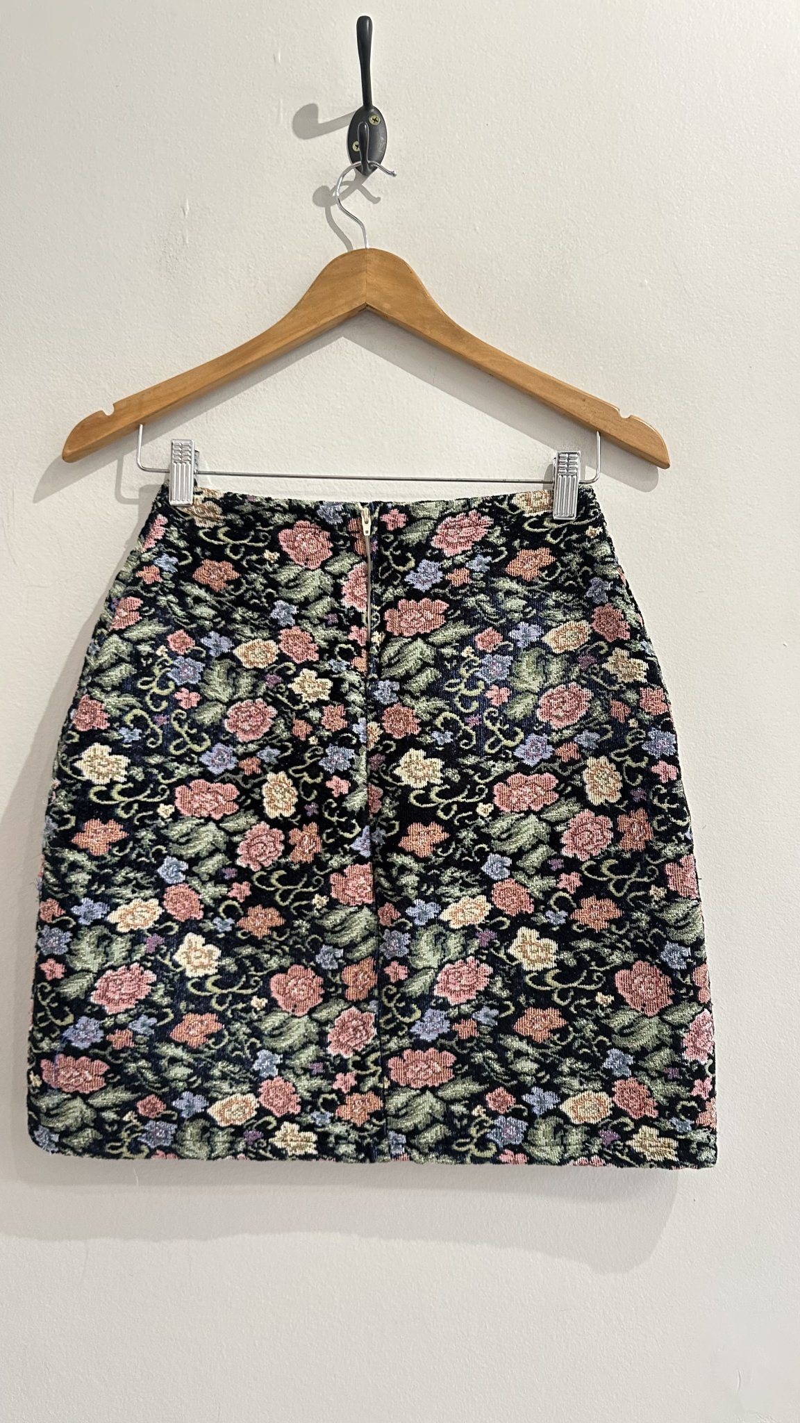 Saia floral jacquard fundo preto Kebal - 38 tamanho 38 - vista adicional 3