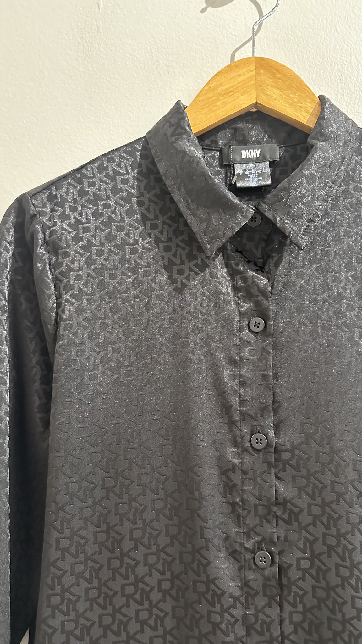 Vestido chemise longo preta estampa holograma DKNY m/longa - 38/40 preto tamanho 38/40 - vista adicional 3