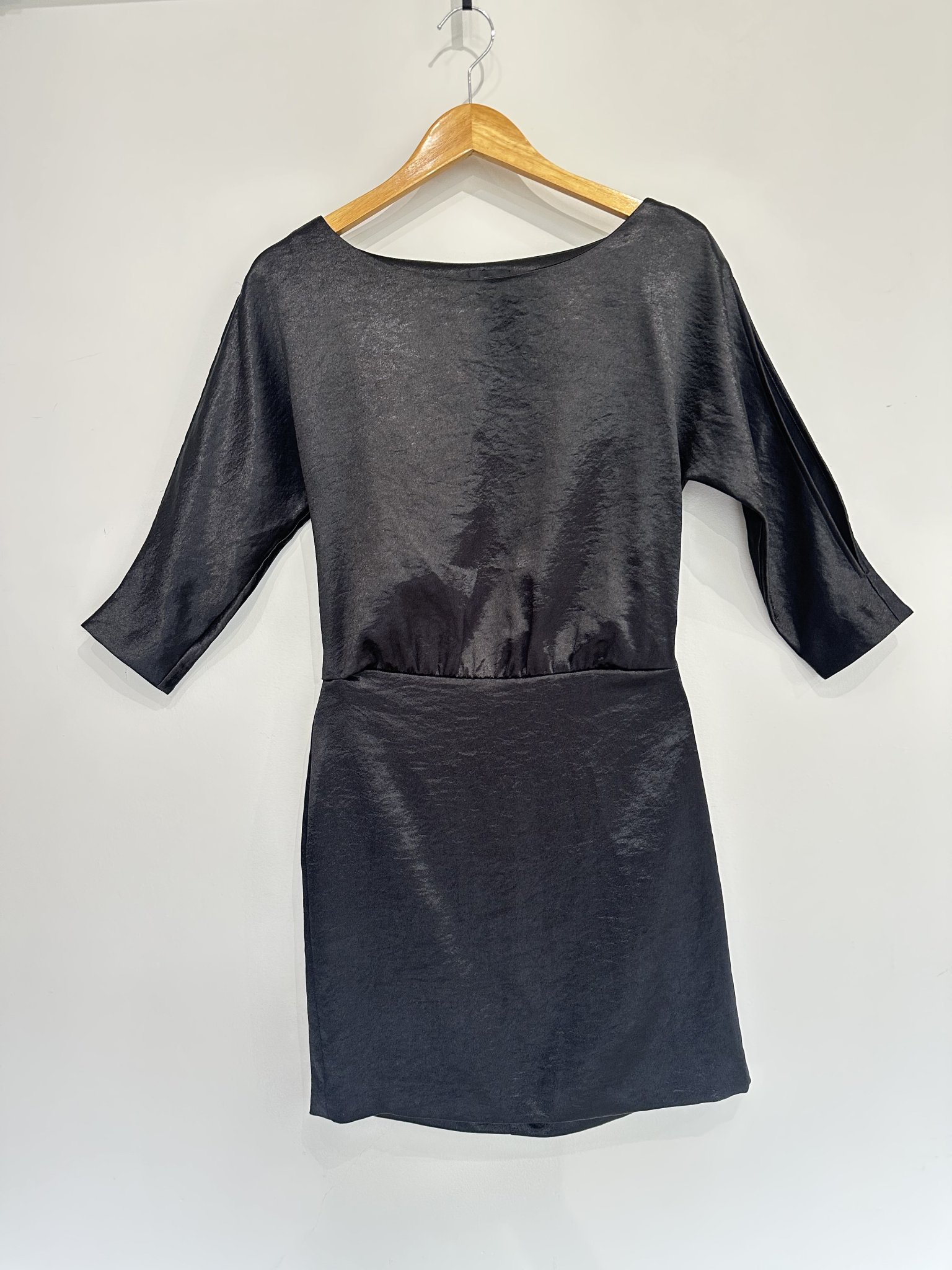 Vestido preto mmanga 7/8 BR acetinado - 34 tamanho 34 - foto principal