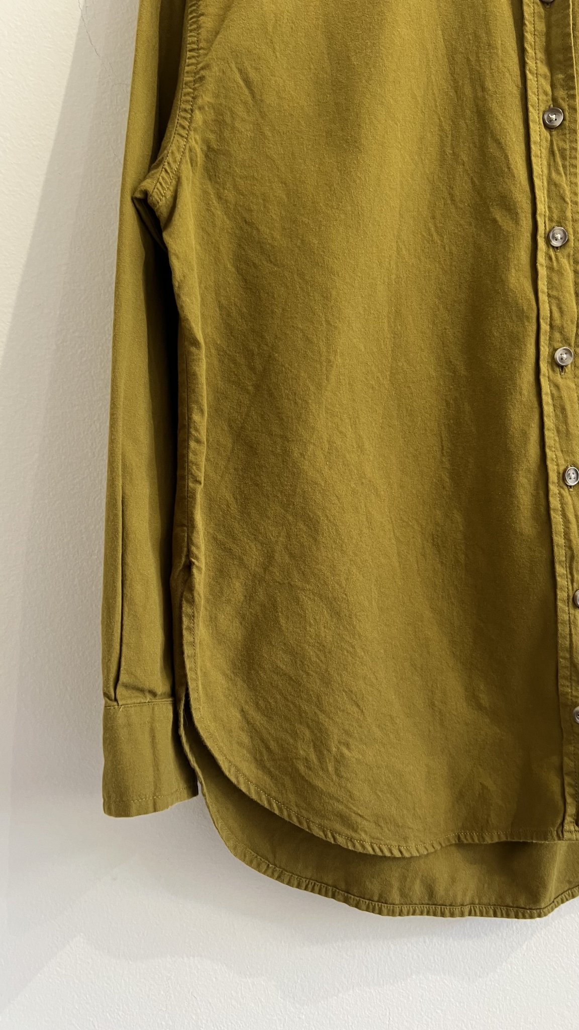 Camisa verde oliva m/longa Universal Threads - PP tamanho PP - vista adicional 2