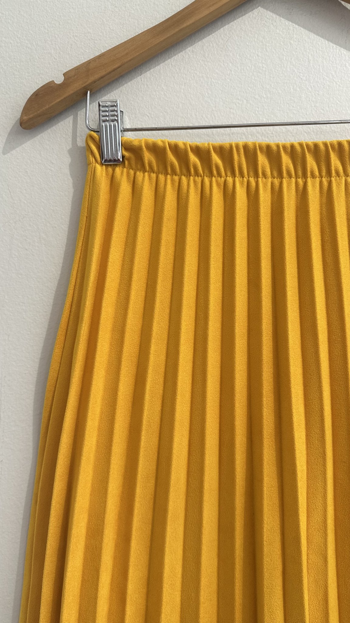 Saia midi amarela camurça de pregas Zara - P amarelo tamanho P - vista adicional 2
