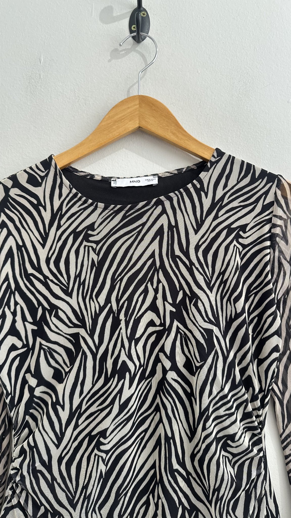 Vestido longo animal print zebra de tule e m/longa MNG - M Preto, Branco tamanho M - vista adicional 2