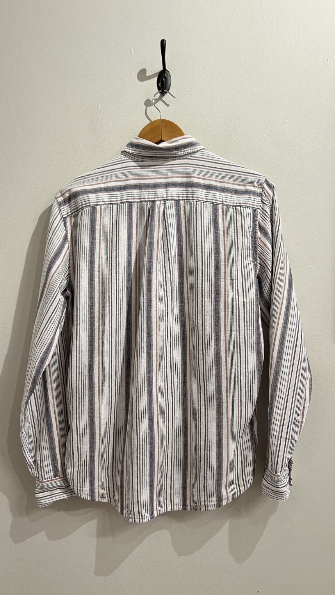 Camisa listrada branca de listras color m/longa Gap de linho e algodão - P branco tamanho P - vista adicional 3