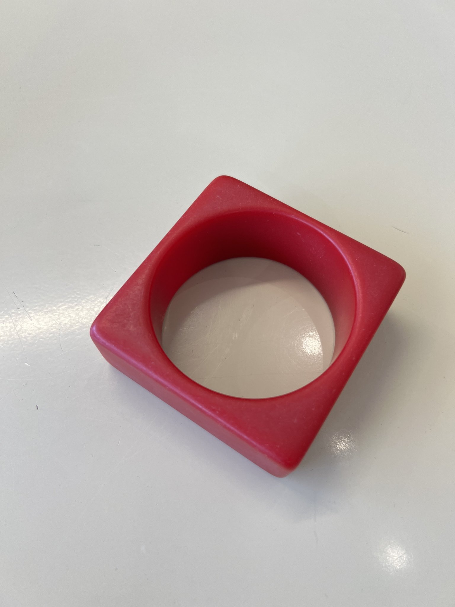 Pulseira vermelha quadrada de acrílico Jessica Vermelho - foto principal
