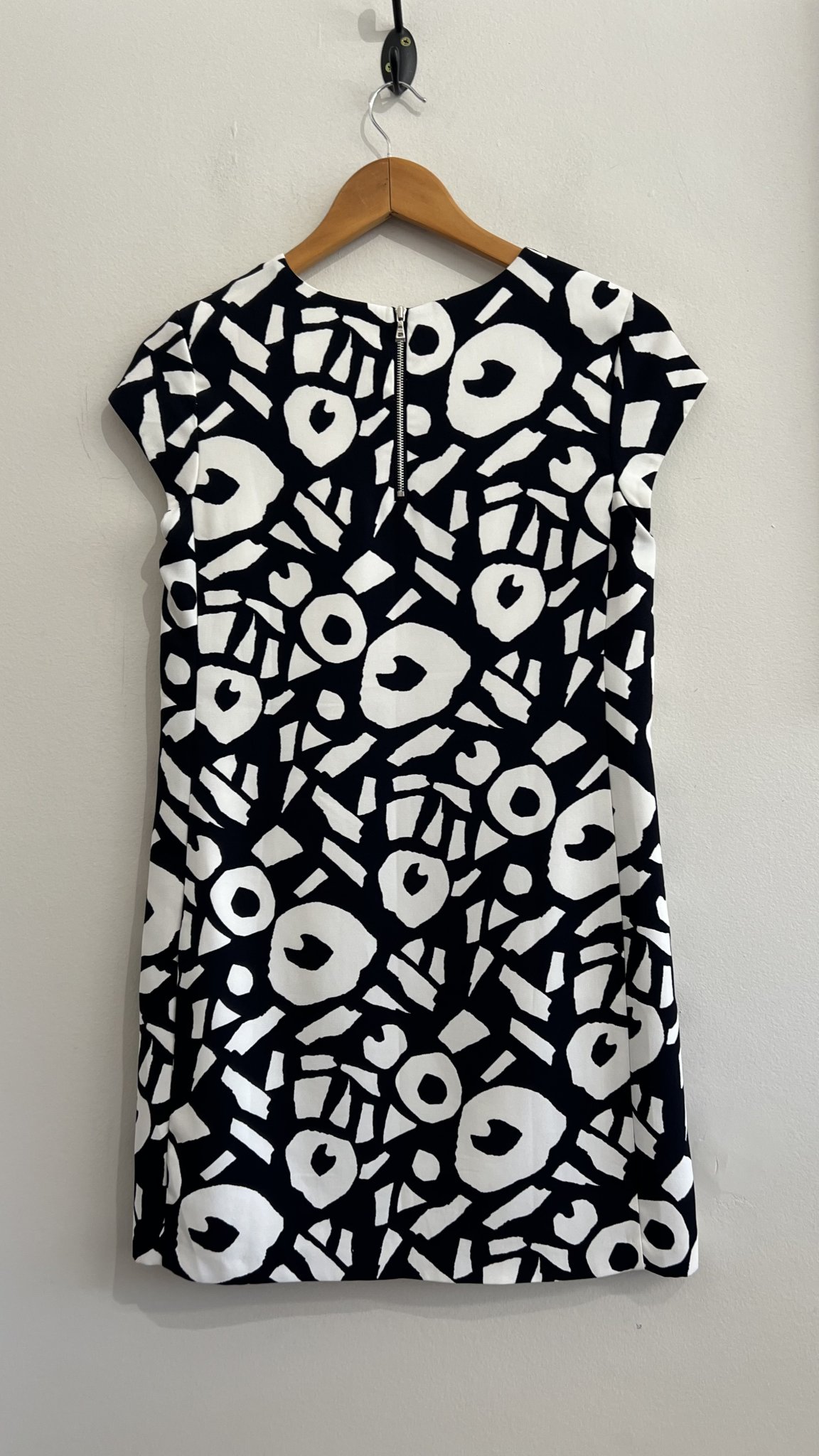 Vestido P&B estampa abstrada m/curta sino Loft - P Preto, Branco tamanho P - vista adicional 3