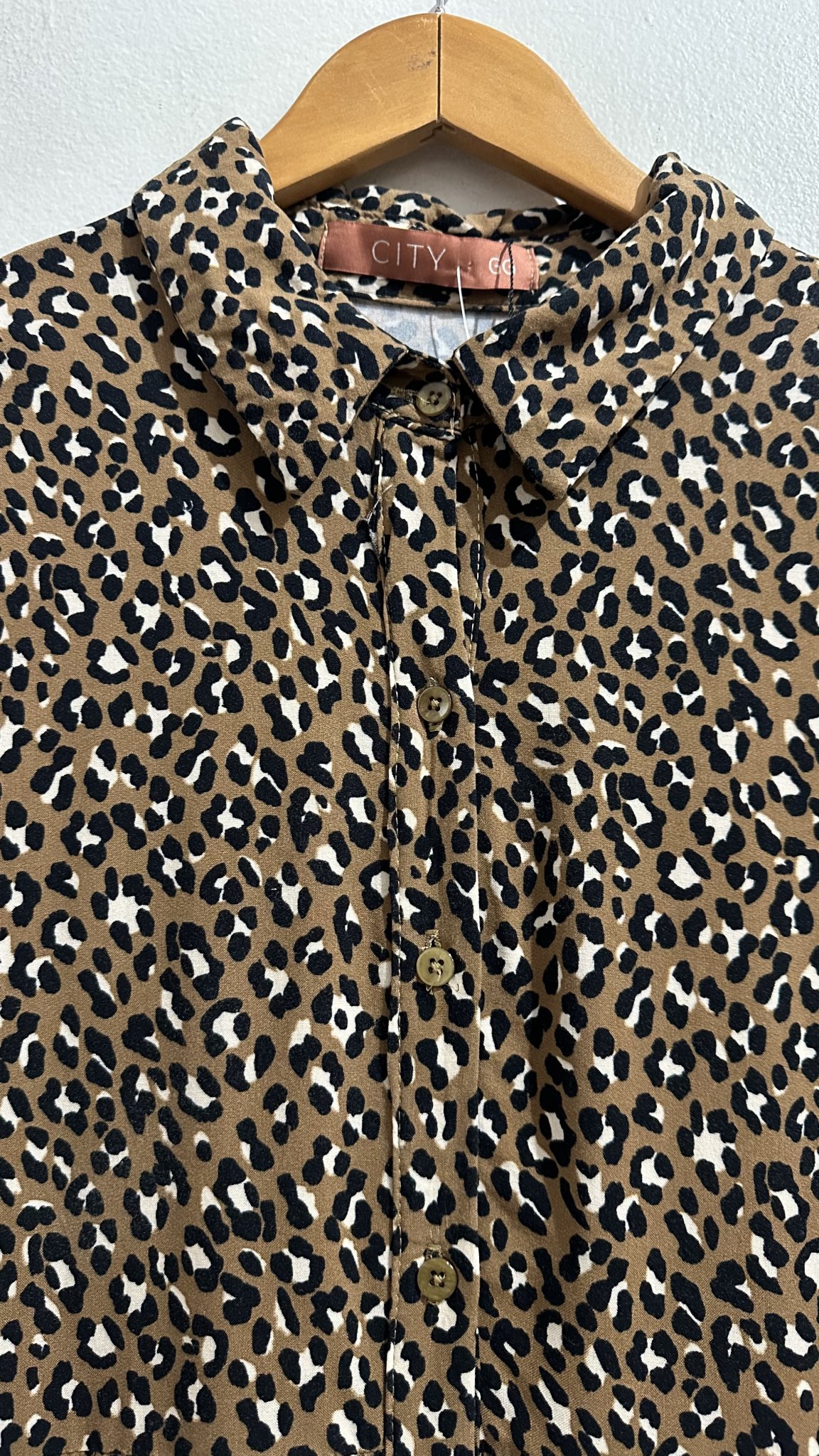 Vestido animal print onça de botões m/longa City - GG tamanho GG - vista adicional 4