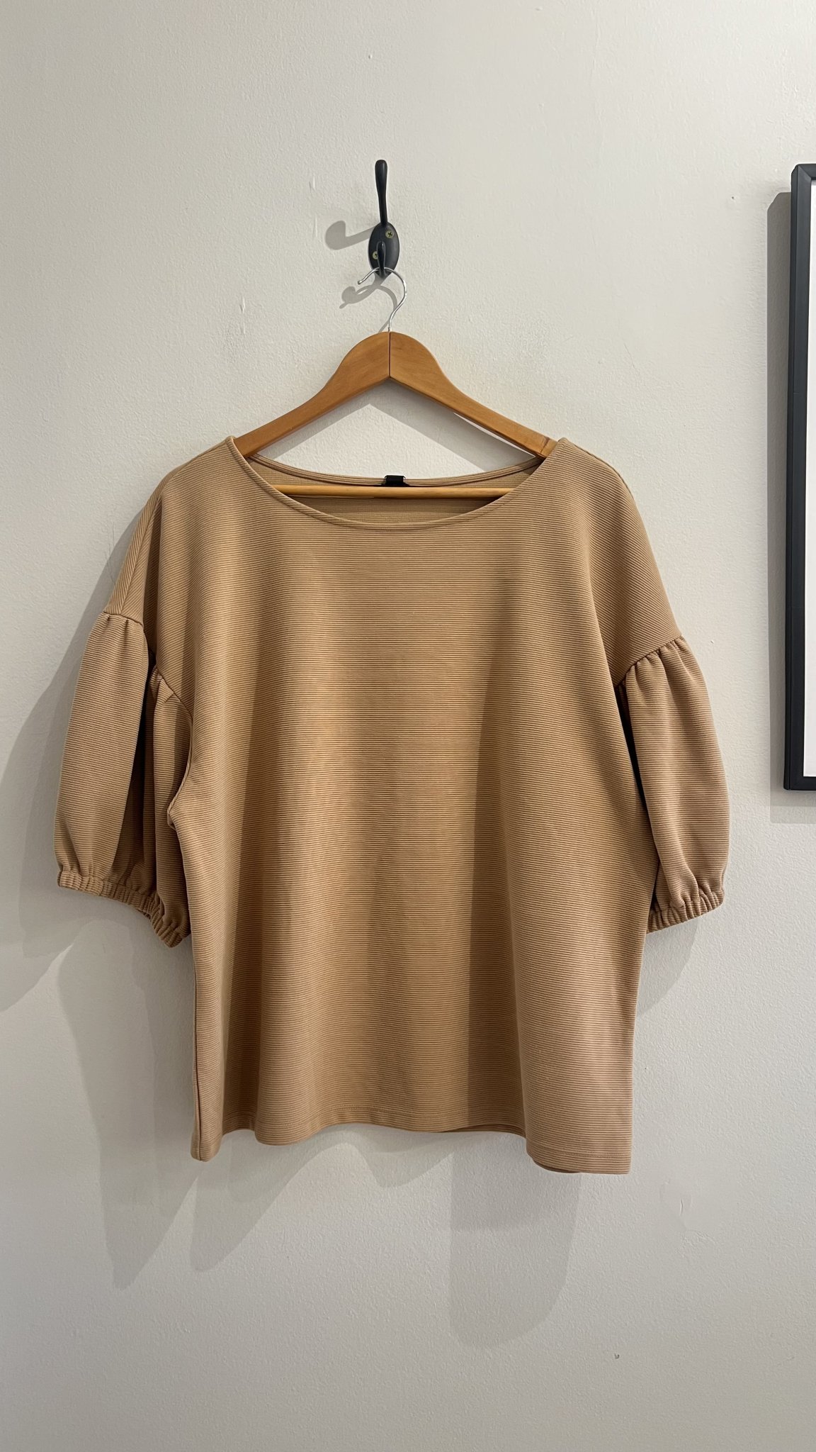 Blusa cappuccino canelada m/curta bufante Ann Taylor - 2G Bege - FullSizeRender