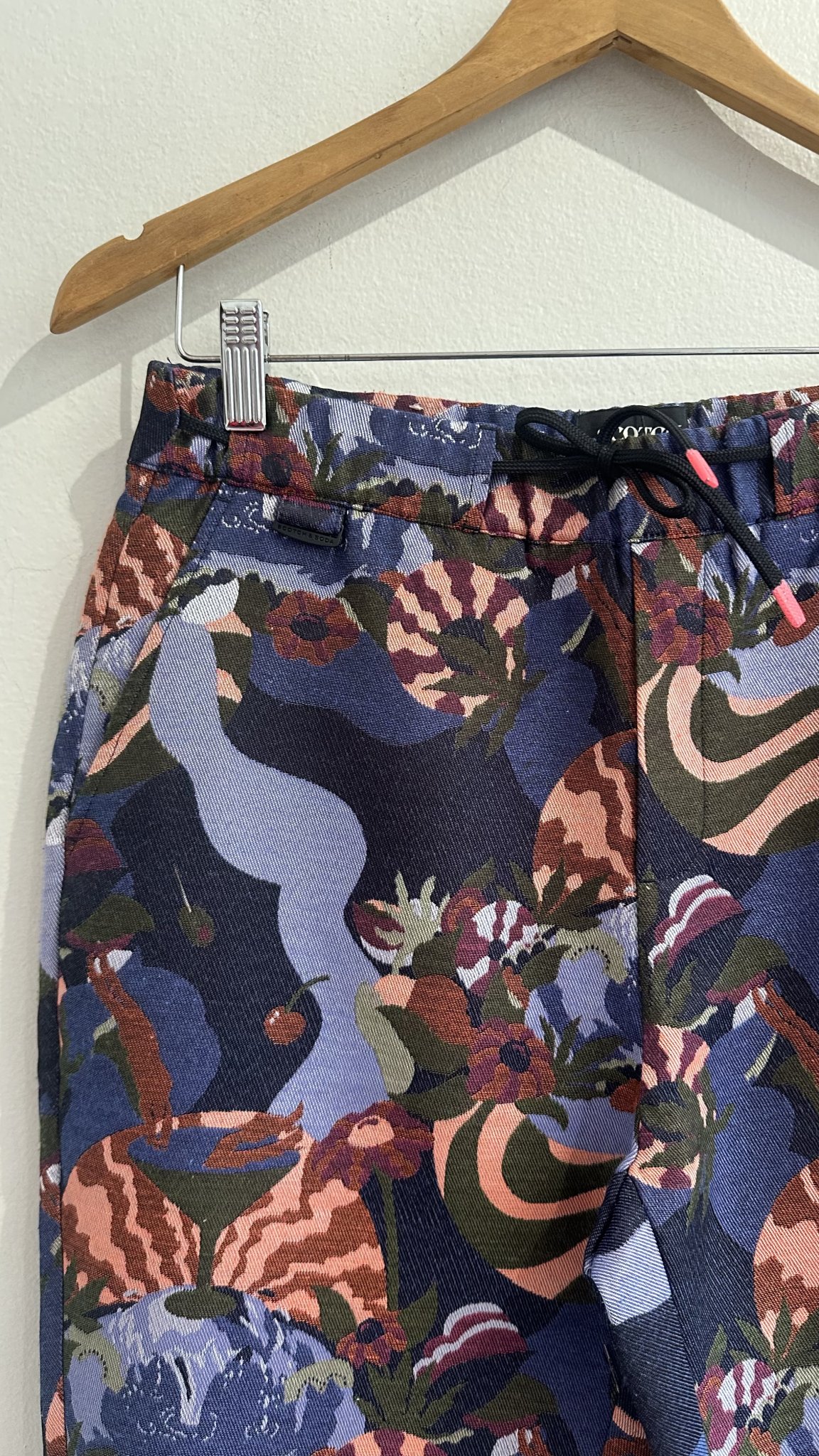 Calça lavanda estampa tropicalia color de cintura regulável Scotch end Solda - P tamanho P - vista adicional 2