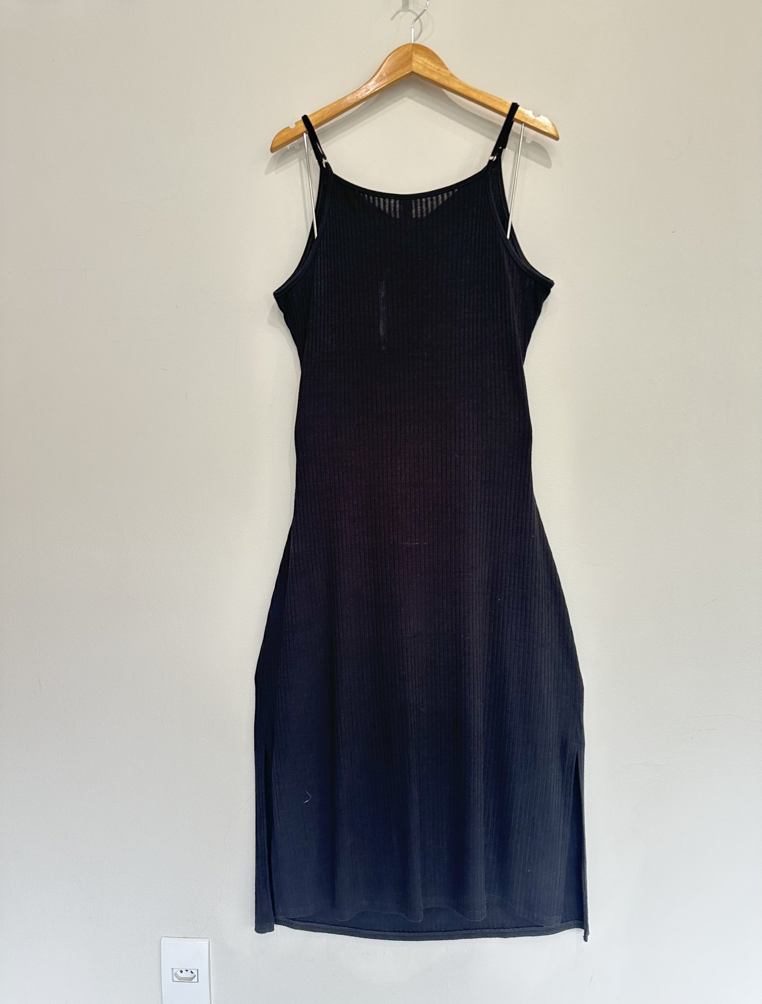 Vestido longo preto canelado de alcinha c/recortes Bluesteel - GG tamanho GG - vista adicional 2