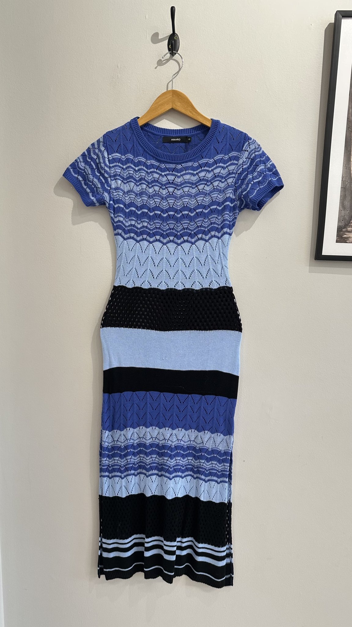 Vestido longo de tricô listras azuis e preto m/curta Amaro - PP tamanho PP - foto principal