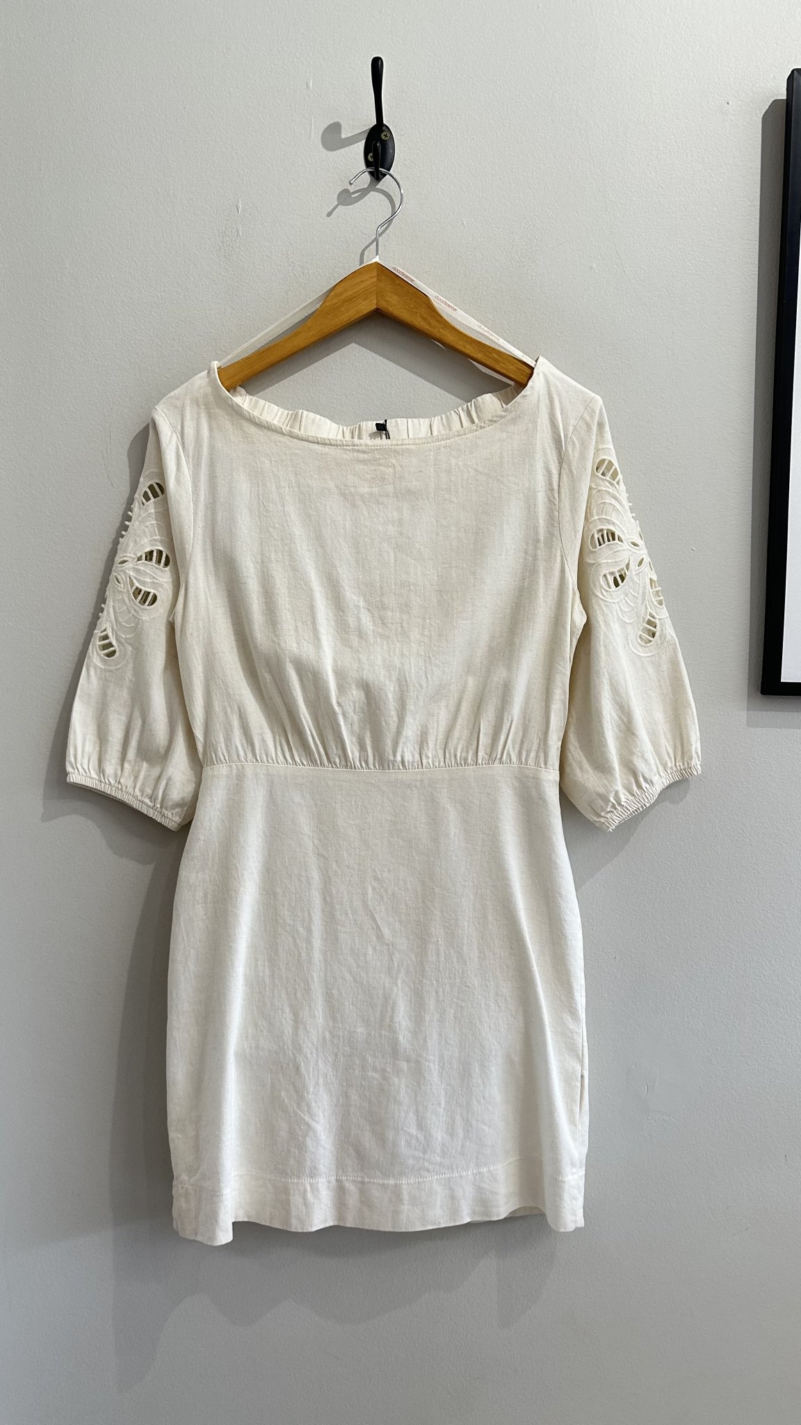 Vestido algodão cru m/longa bordada e decote canoa Doce Trama - P bege tamanho P - foto principal