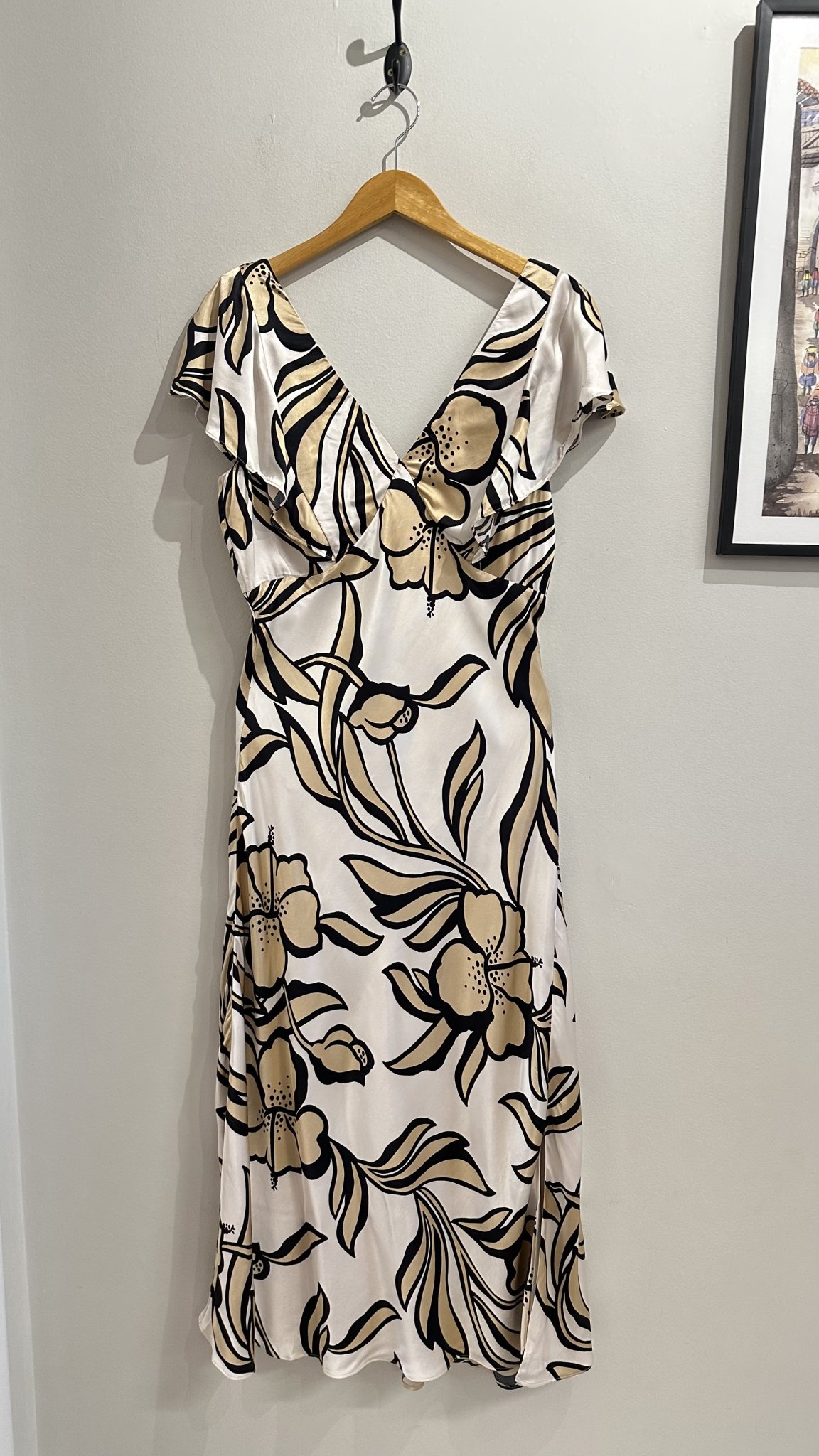 Vestido longo floral dourado fundo perolado de cetim, decote v e m/curta sino WHBM - 38/40 tamanho 38/40 - foto principal