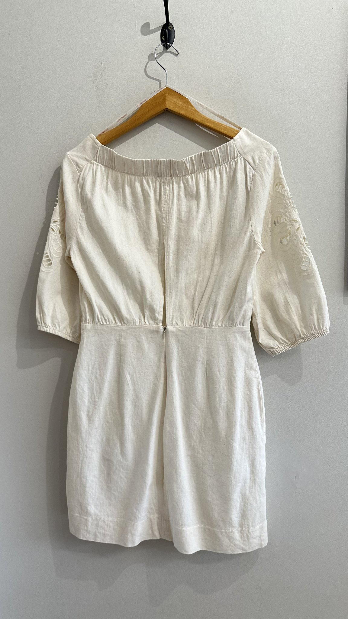 Vestido algodão cru m/longa bordada e decote canoa Doce Trama - P bege tamanho P - vista adicional 3