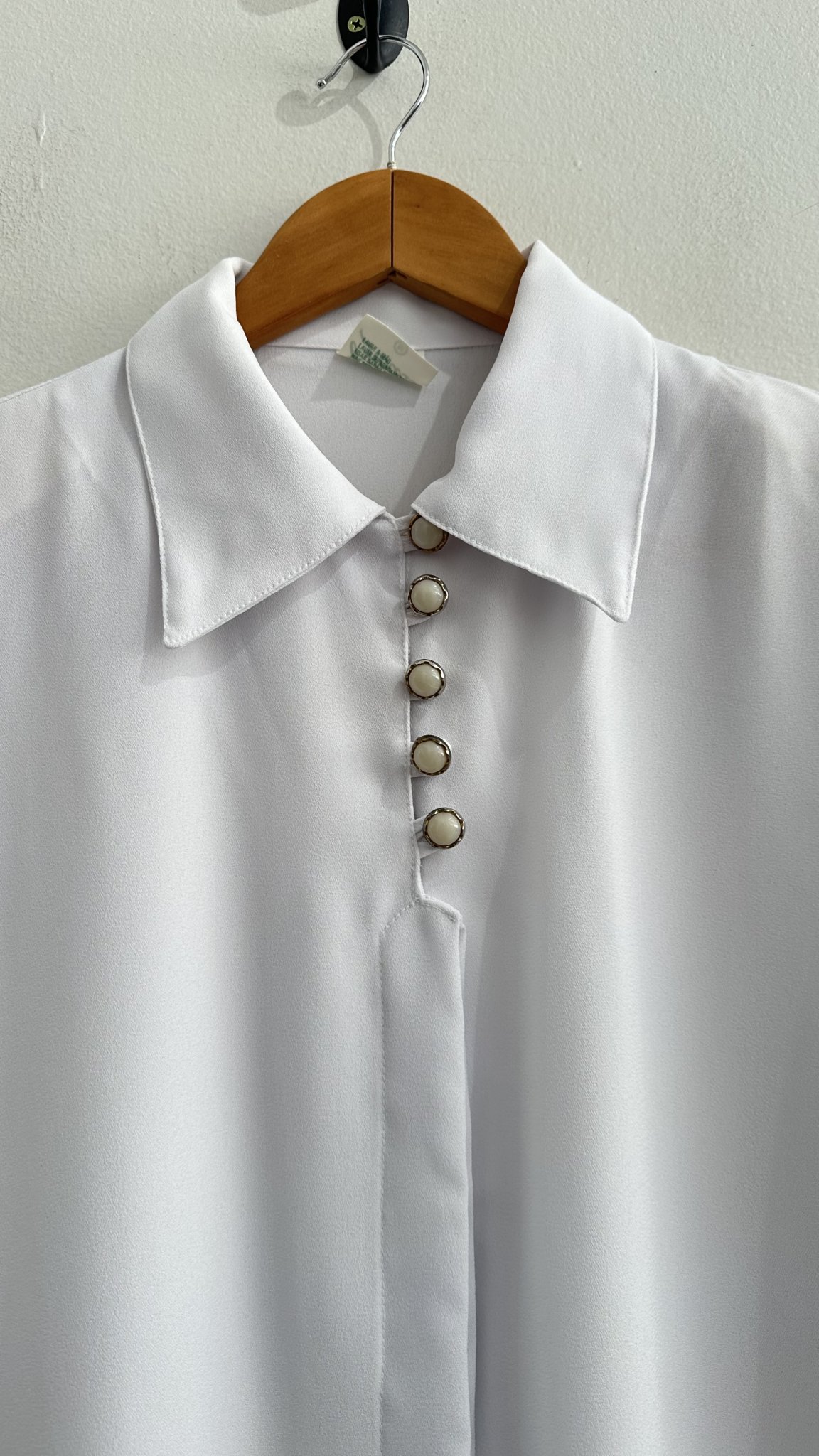 Blusa branca m/curta c/botões Green House vintage - M branco, verde tamanho M - vista adicional 2
