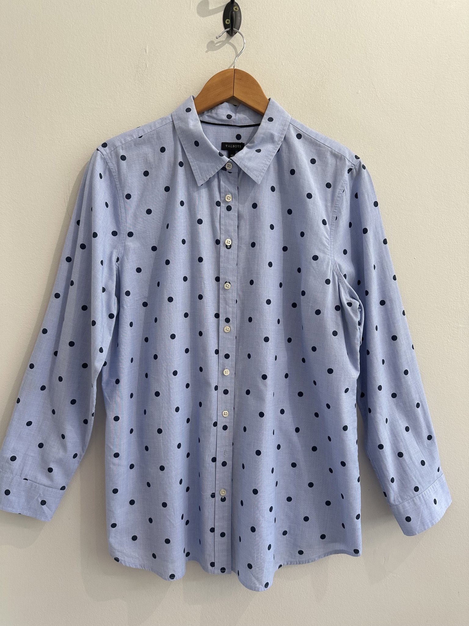 Camisa azul de poá azul escuro m/longa Talbots - GG tamanho GG - foto principal