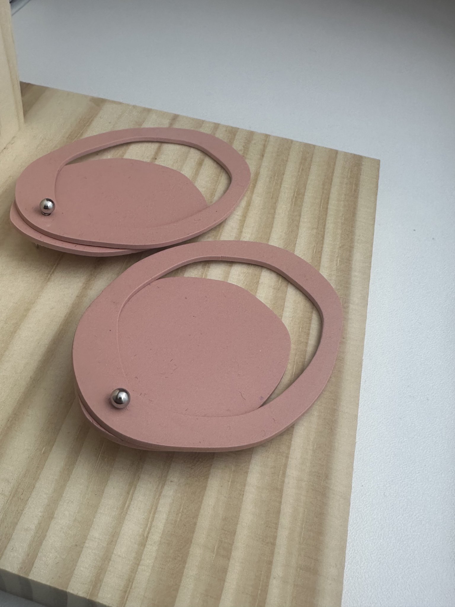 Brinco circulo forms rosa emborrachado Soneto Jewelry - vista adicional 2