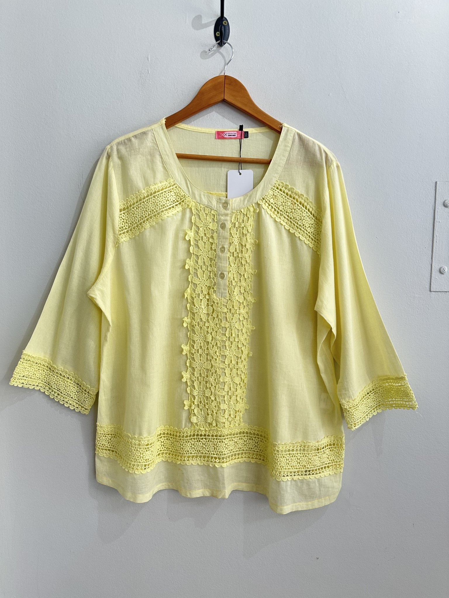 Blusa amarela c/bordados laise m/longa de algodão - G2 Amarelo - foto principal