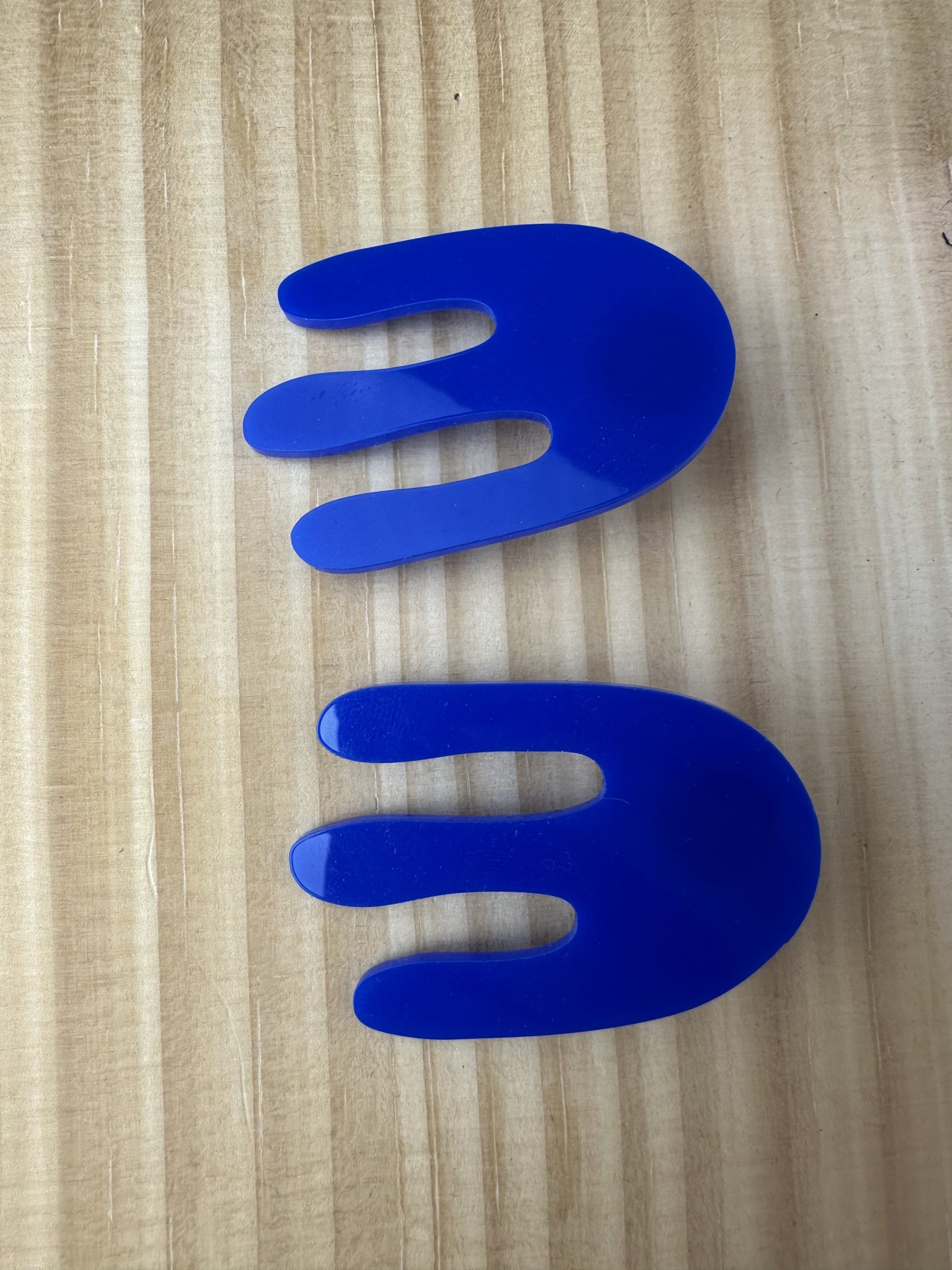 Brinco abstrato forms dente azul Catarina - vista adicional 3