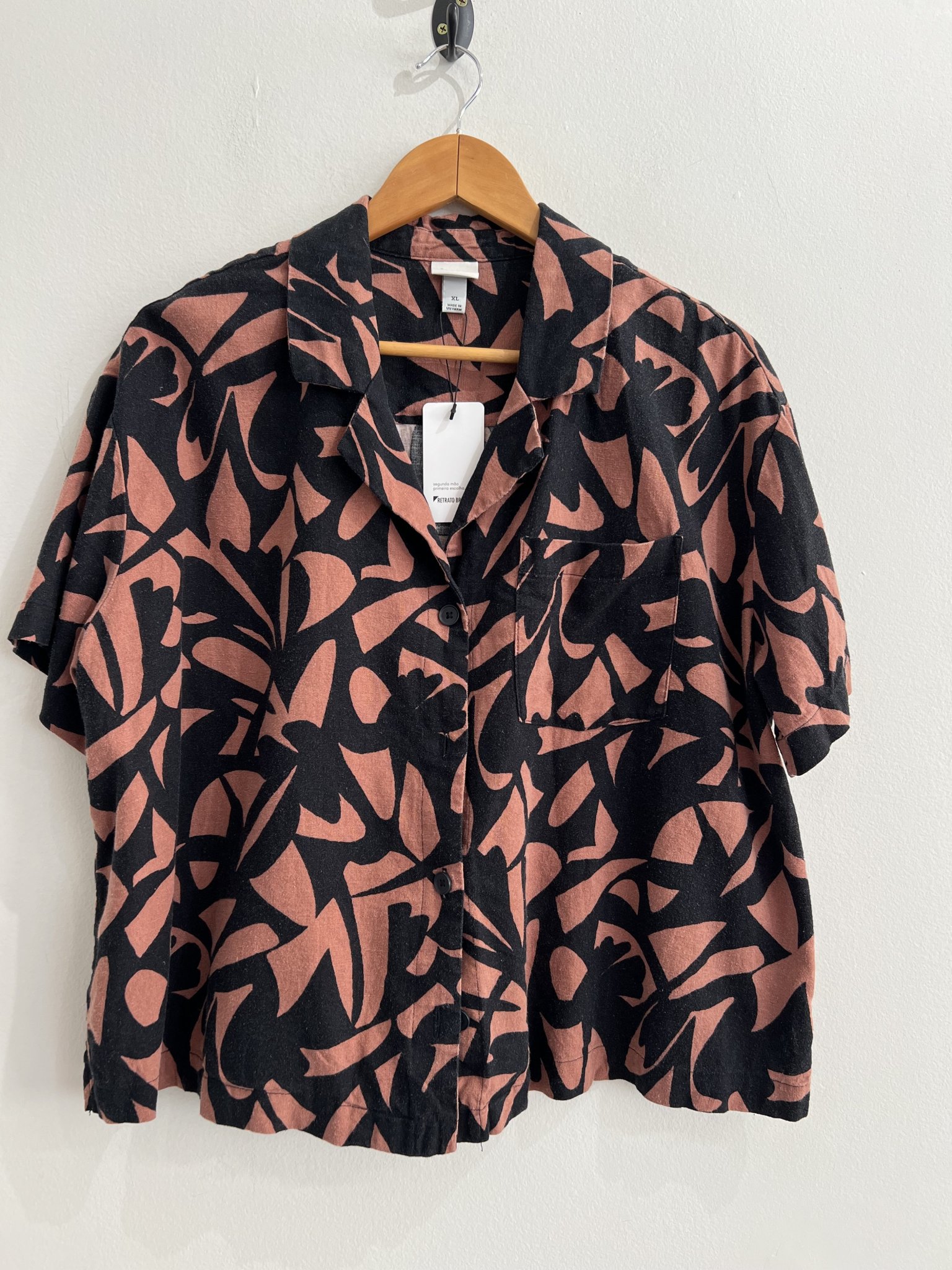 Camisa marrom estampa abstrata preta m/curta A New Day de linho e viscose - GG tamanho GG - vista adicional 2