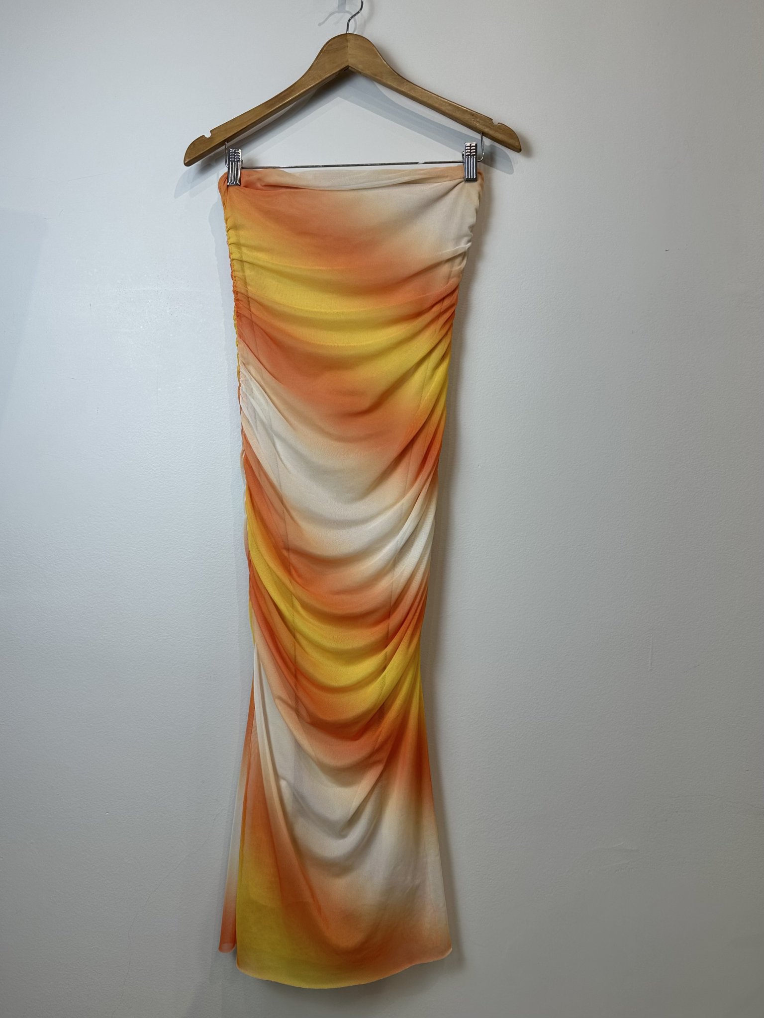 Vestido longo tomara que caia de tule degradê laranja e amarelo Bluesteel - P amarelo, laranja tamanho P - foto principal