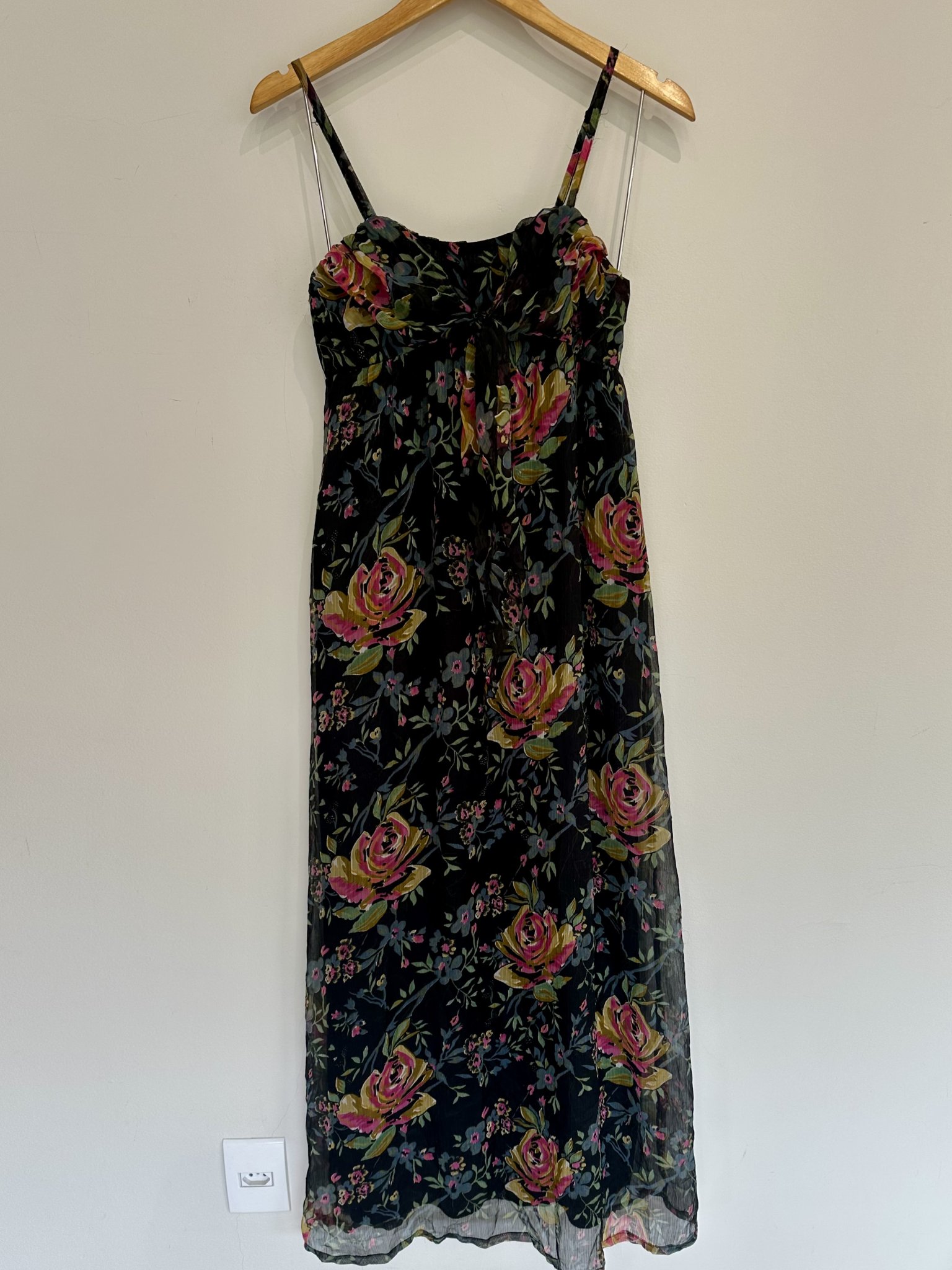 Vestido longo preto de alcinha e estampa floral c/amarração frontal Fire - P/M tamanho P/M - foto principal