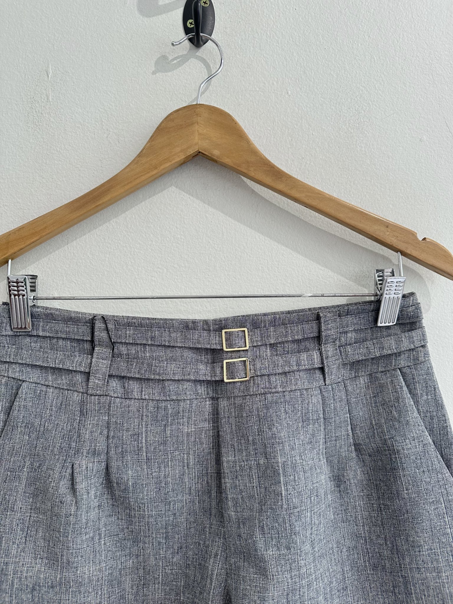 Short cinza de cinto duplo - PP tamanho PP - vista adicional 4