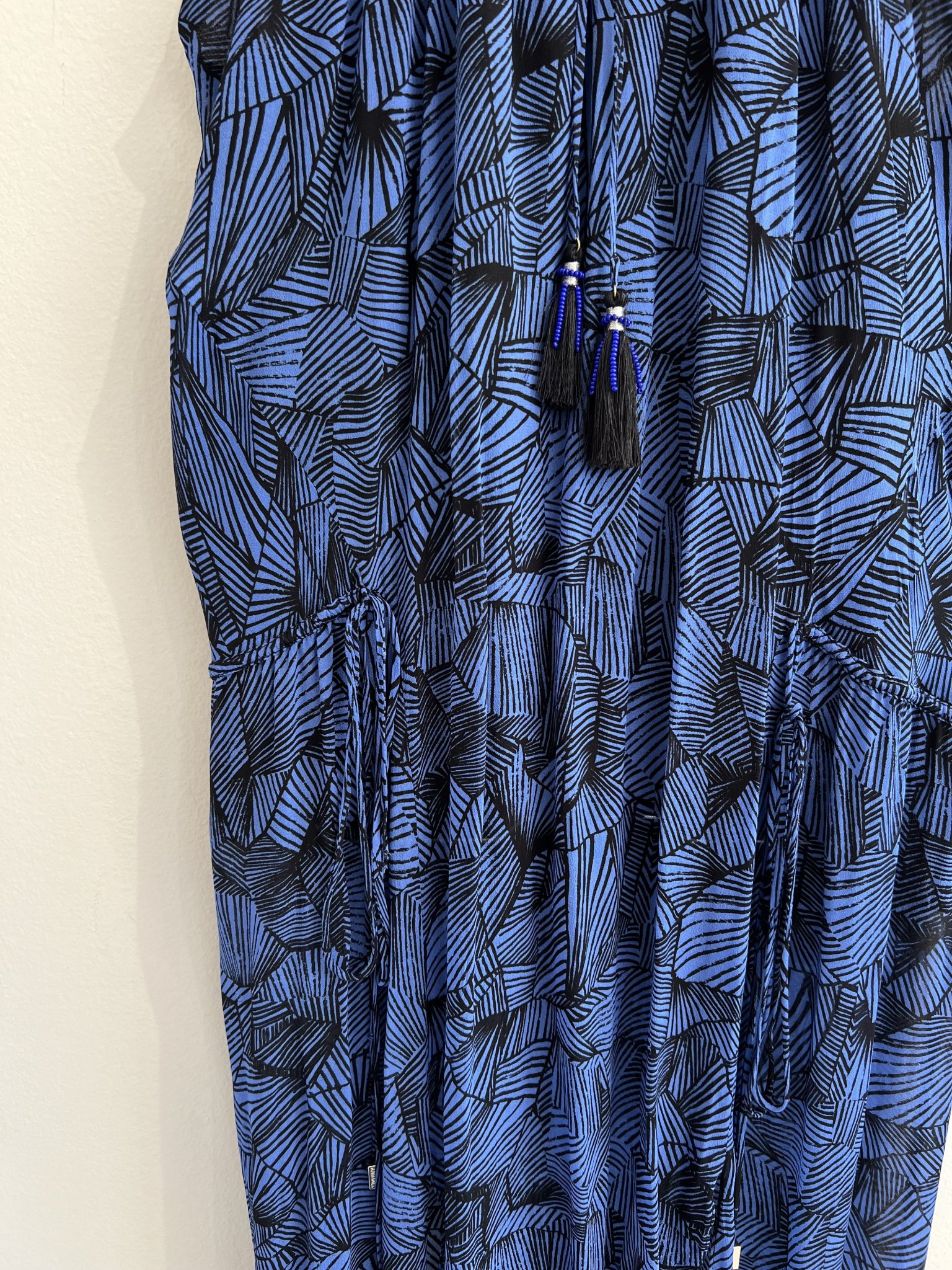 Vestido azul e preto estampa abstrata de alçinha Animale - 38 preto, azul tamanho 38 - vista adicional 5