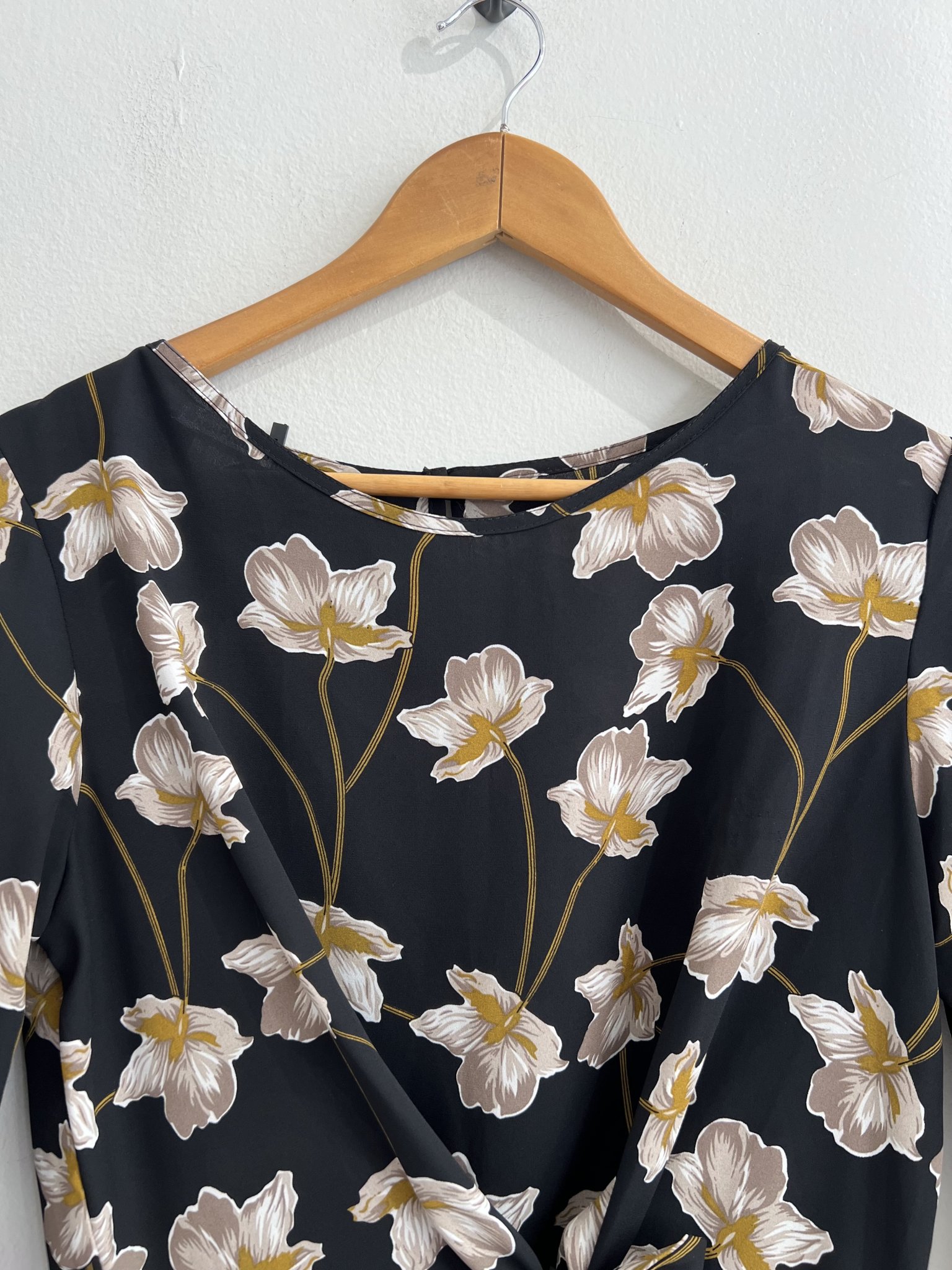 Blusa floral Maria Pinheiro - P Preto tamanho P - vista adicional 4