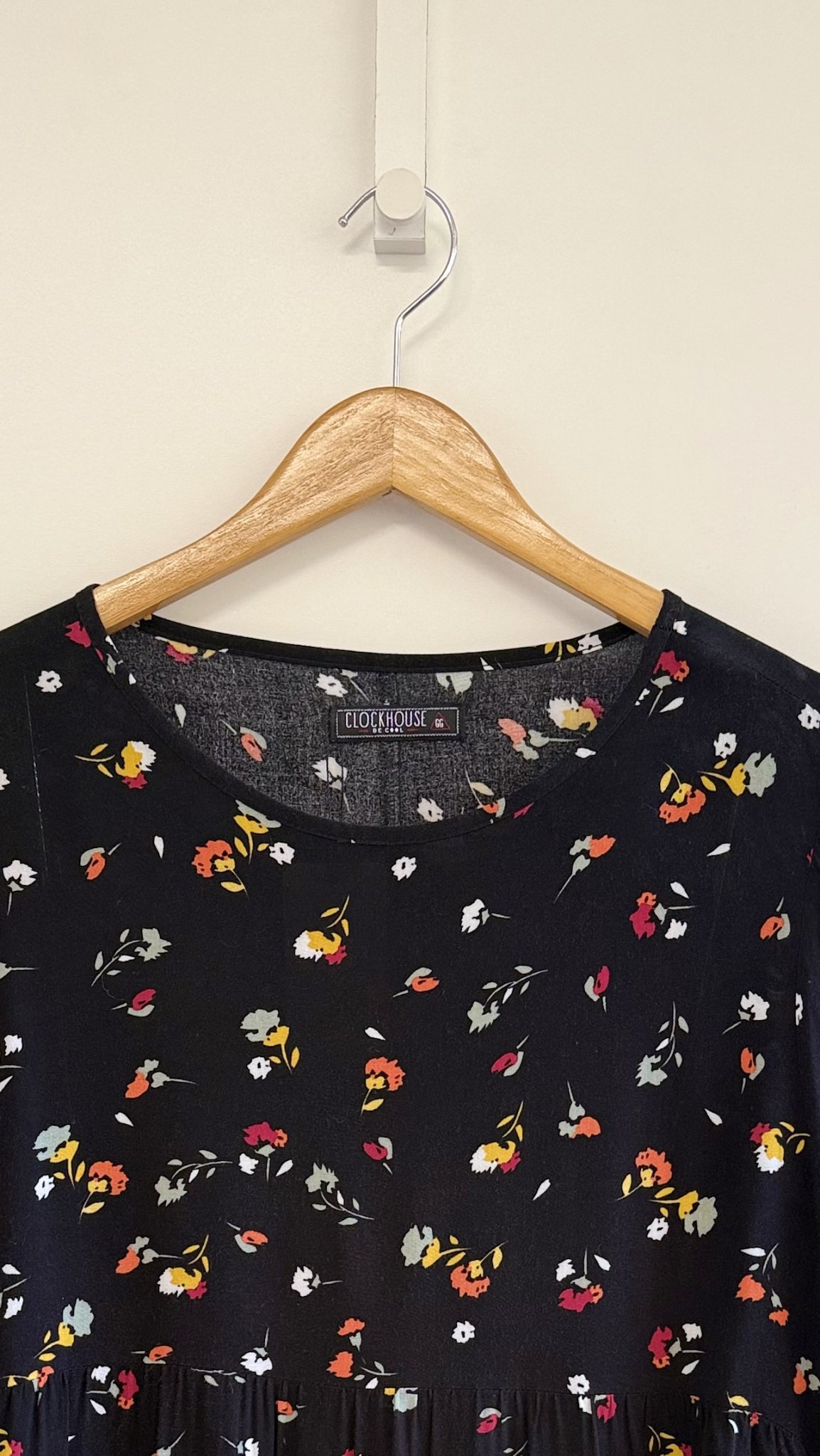 Vestido preto floral ClockHouse - GG tamanho GG - vista adicional 2