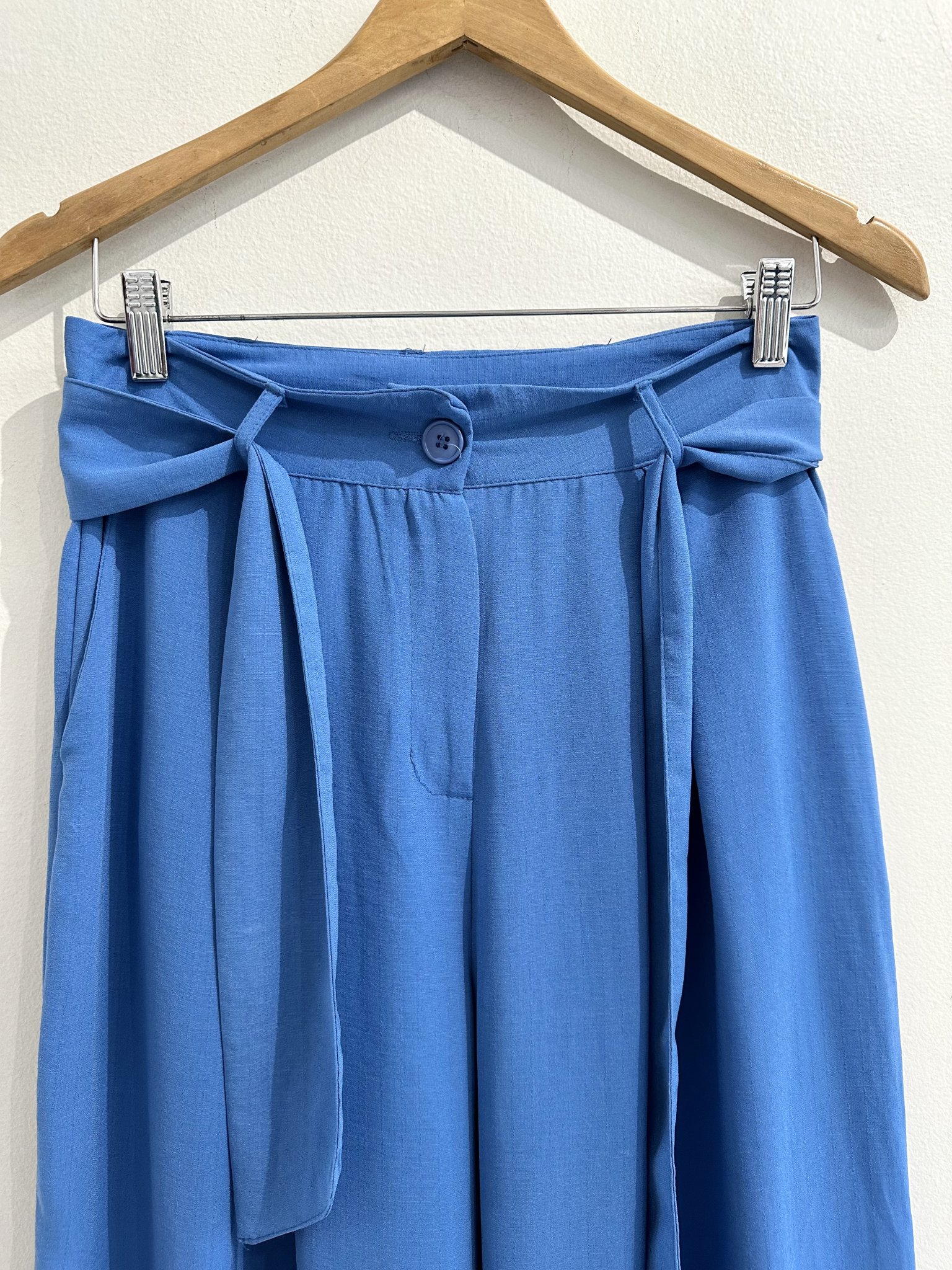 Calça pantalona azul com cinto faixa Açucar Moreno - P/M tamanho P/M - vista adicional 3