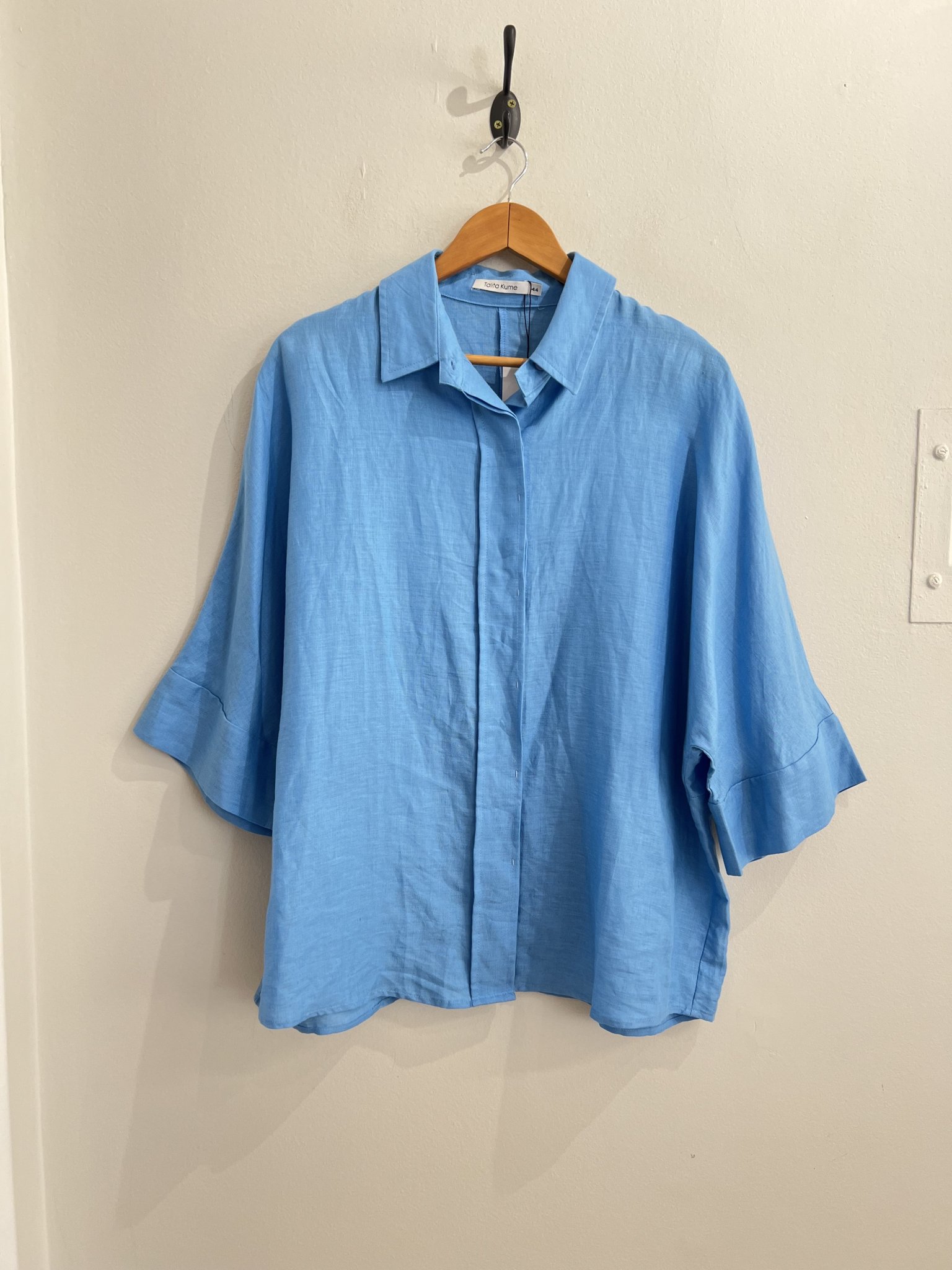 Camisa azul céu de linho Talita Kume - 44 tamanho 44 - foto principal