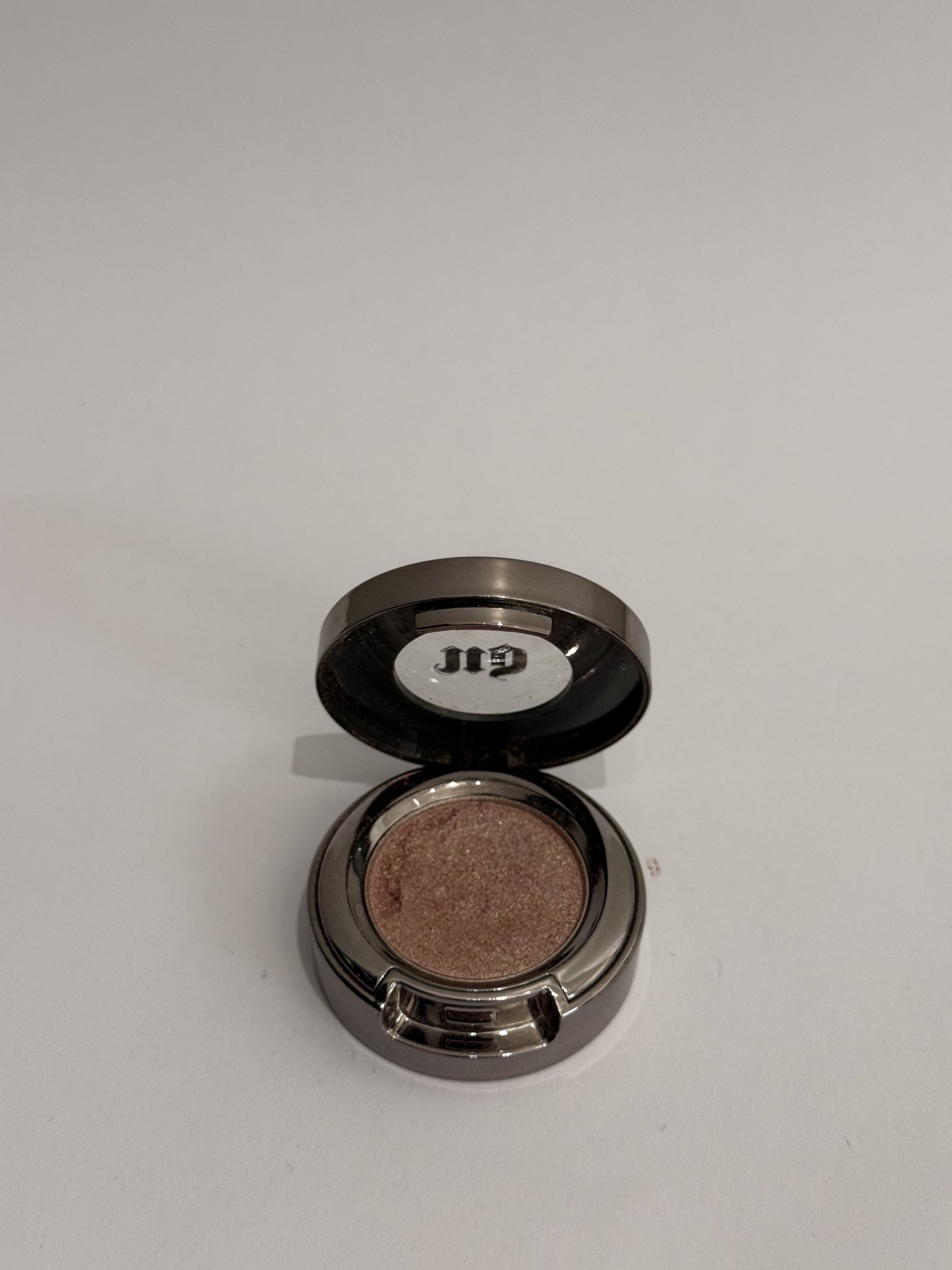 Sombra compacta Urban Decay linha Moondust Rock - rosa - vista adicional 2