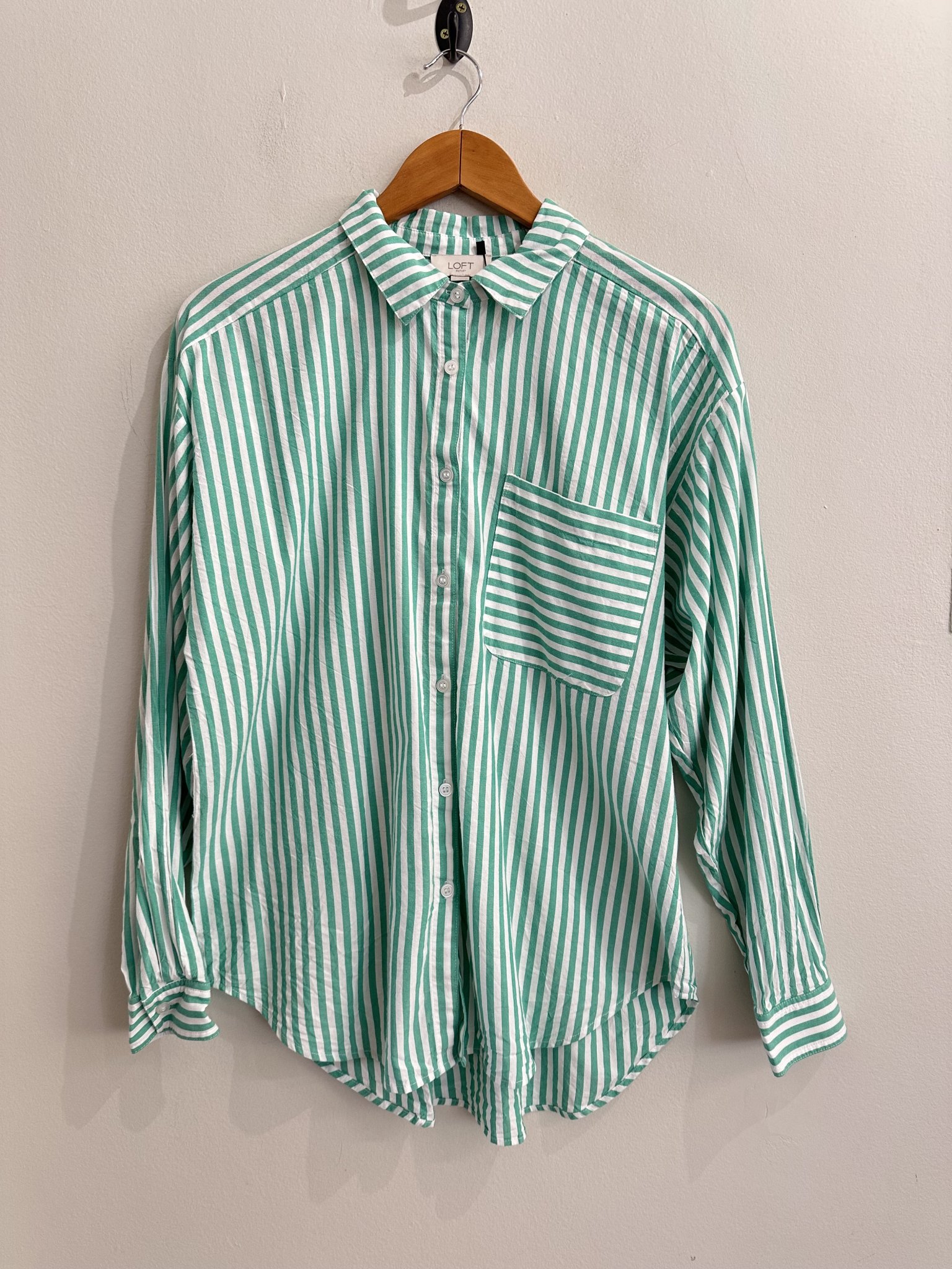 Camisa listrada verde e branco m/longa Loft - M branco, verde tamanho M - foto principal