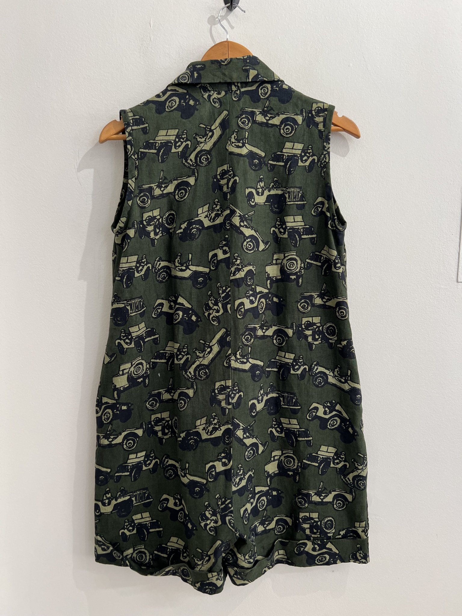 Macacão curto verde estampa militar Isabela Capeto - 40 tamanho 40 - vista adicional 4