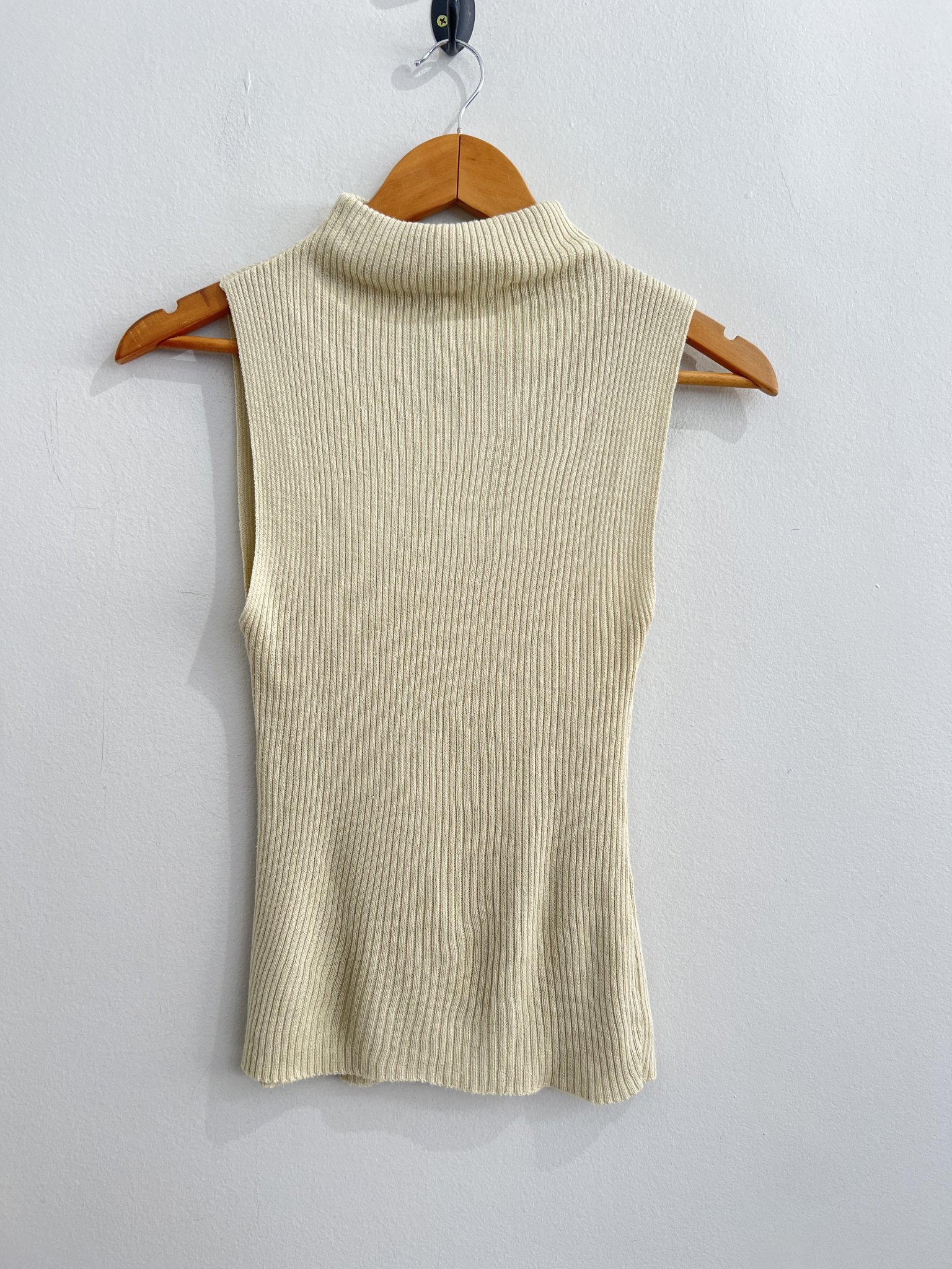 Blusa cacharrel bege canelada s/manga s/marca - PP tamanho PP - vista adicional 4