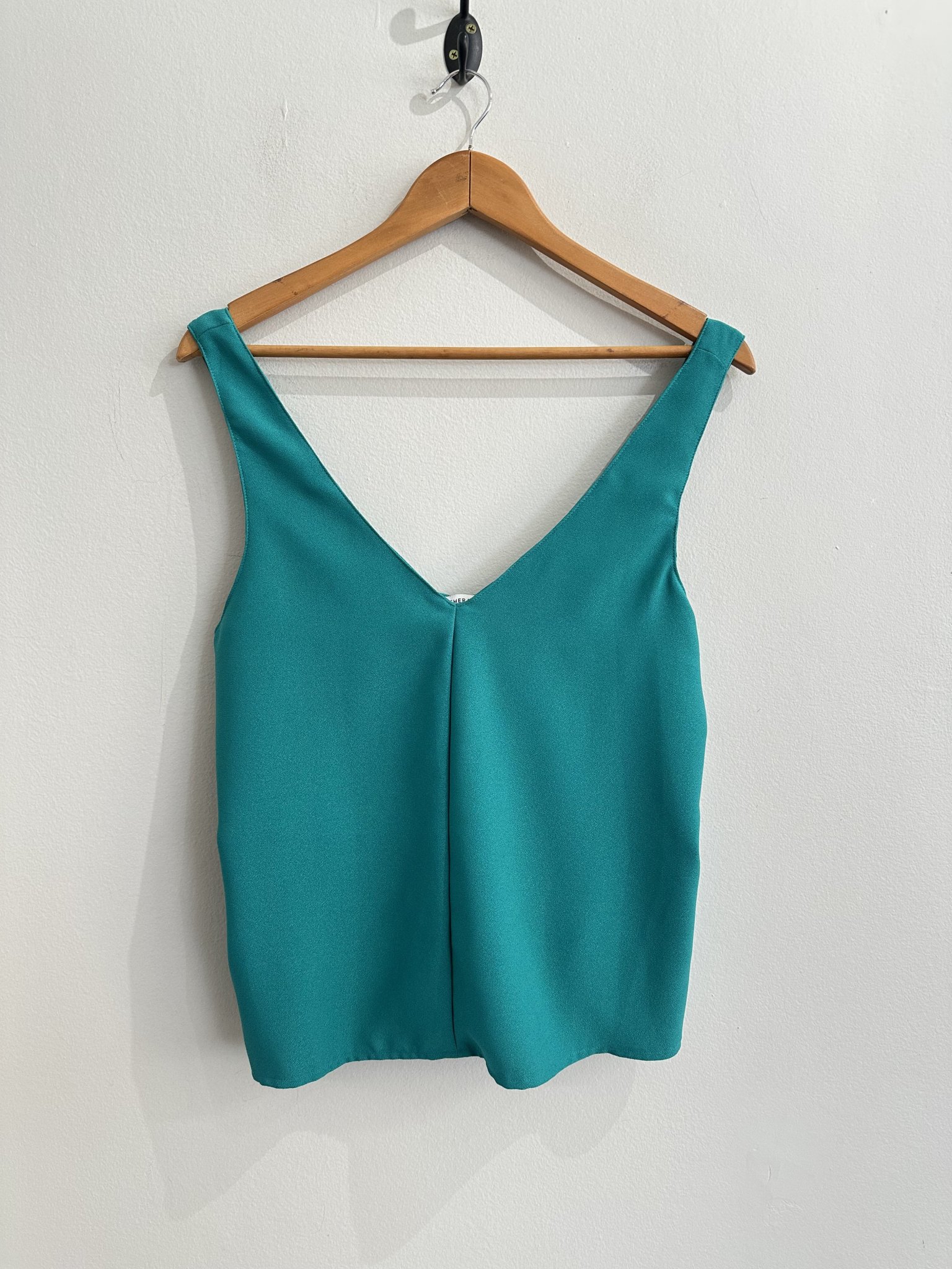 Blusa verde esmeralda de alça grosa e decote v Esmeral - P tamanho P - foto principal