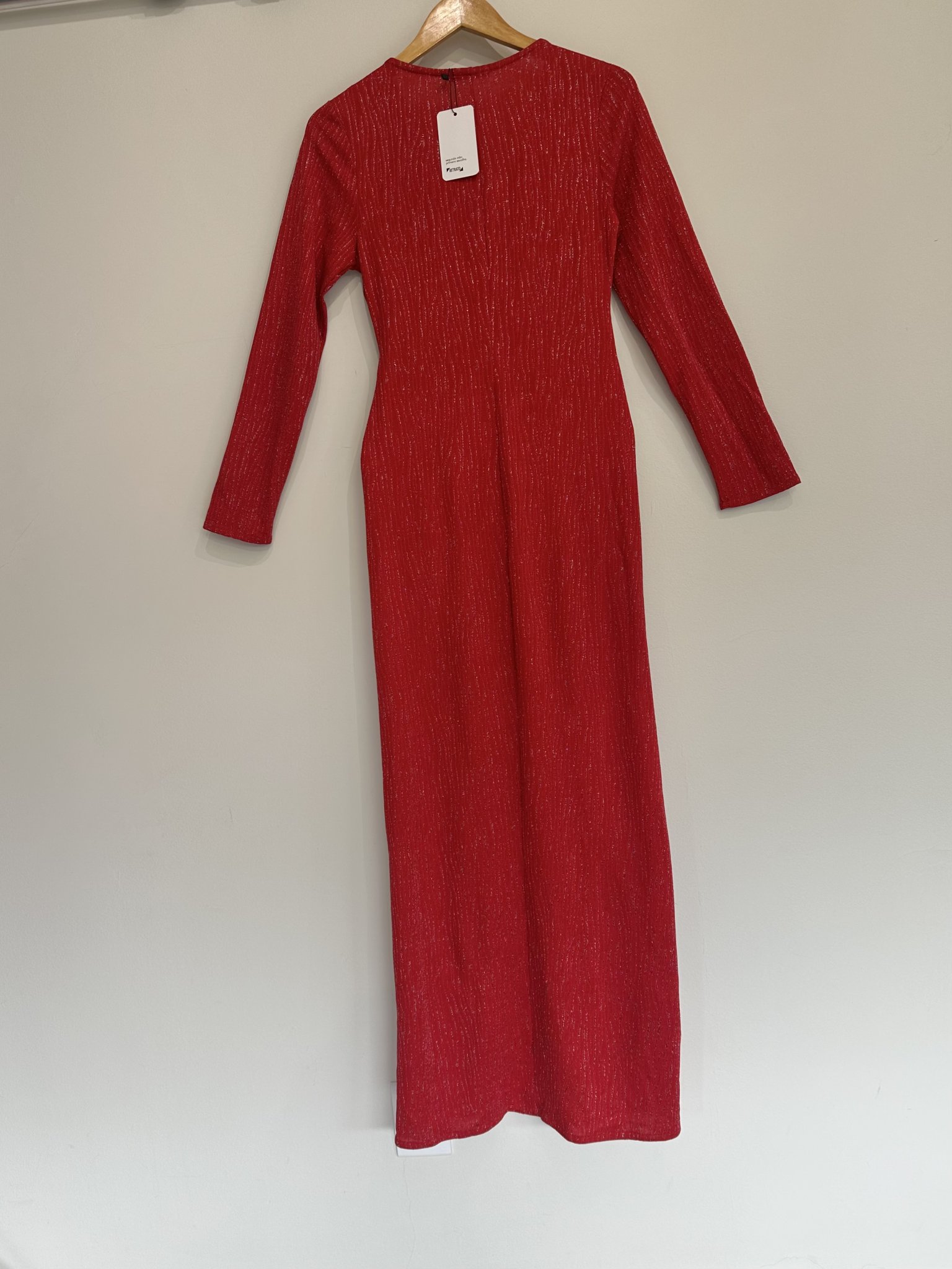 Vestido longo vermelho m/longa de lurex brilhoso Avanzzo - P/M tamanho P/M - vista adicional 3