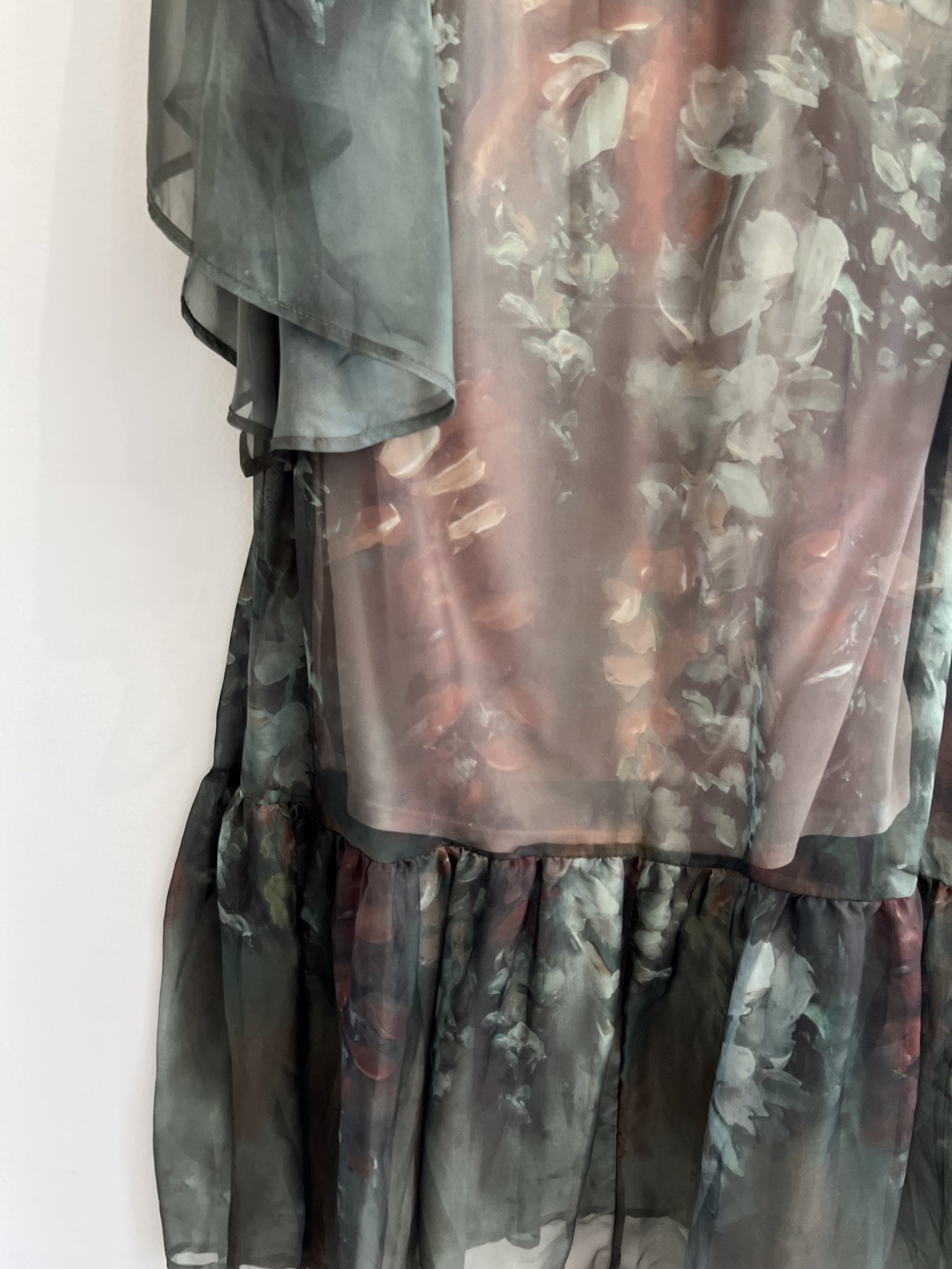 Vestido verde floral fluido com cinto faixa Dimy - M tamanho M - vista adicional 3