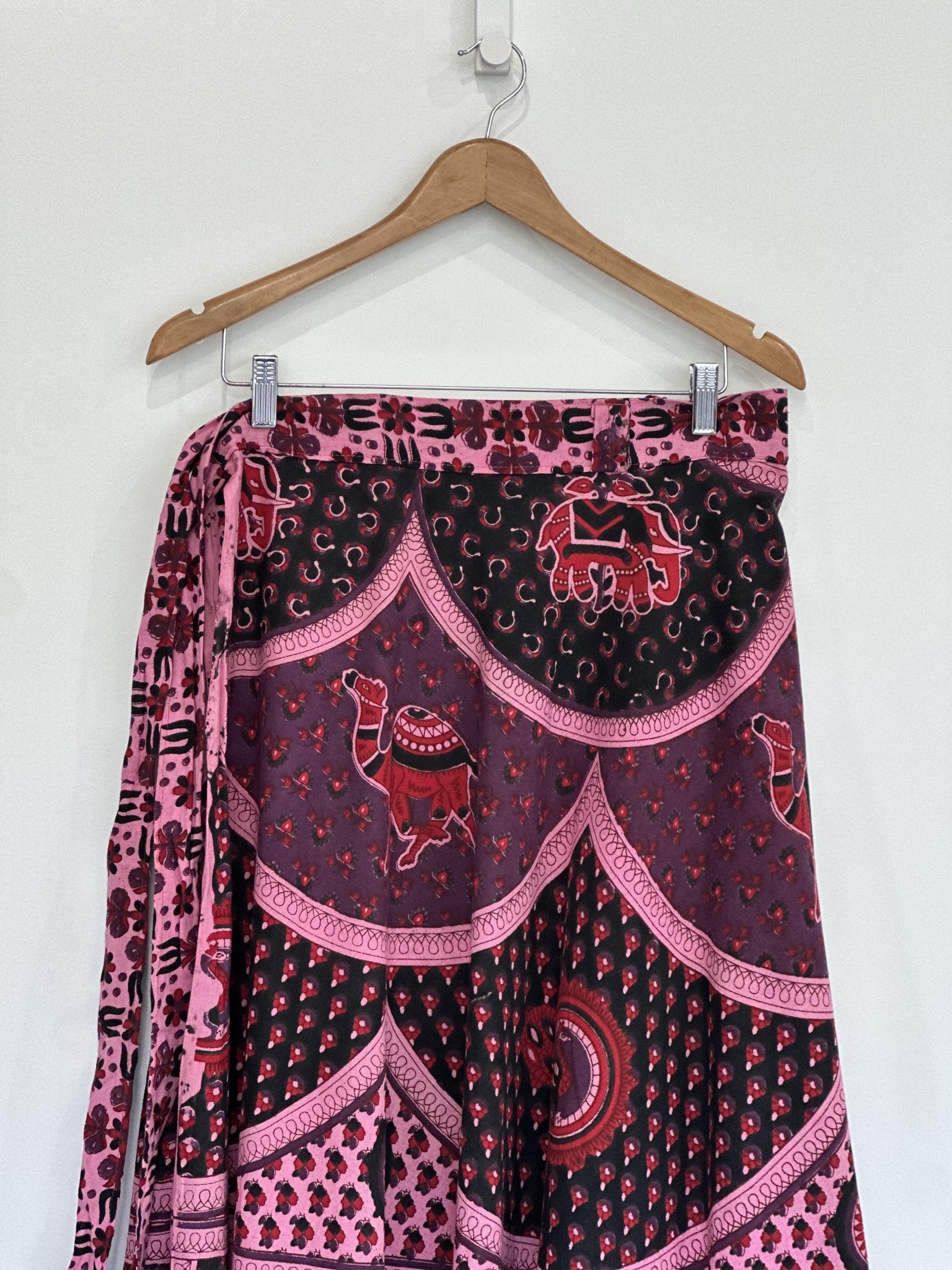 Saia envelope estampada Idiana - U rosa, roxo, verme - vista adicional 4