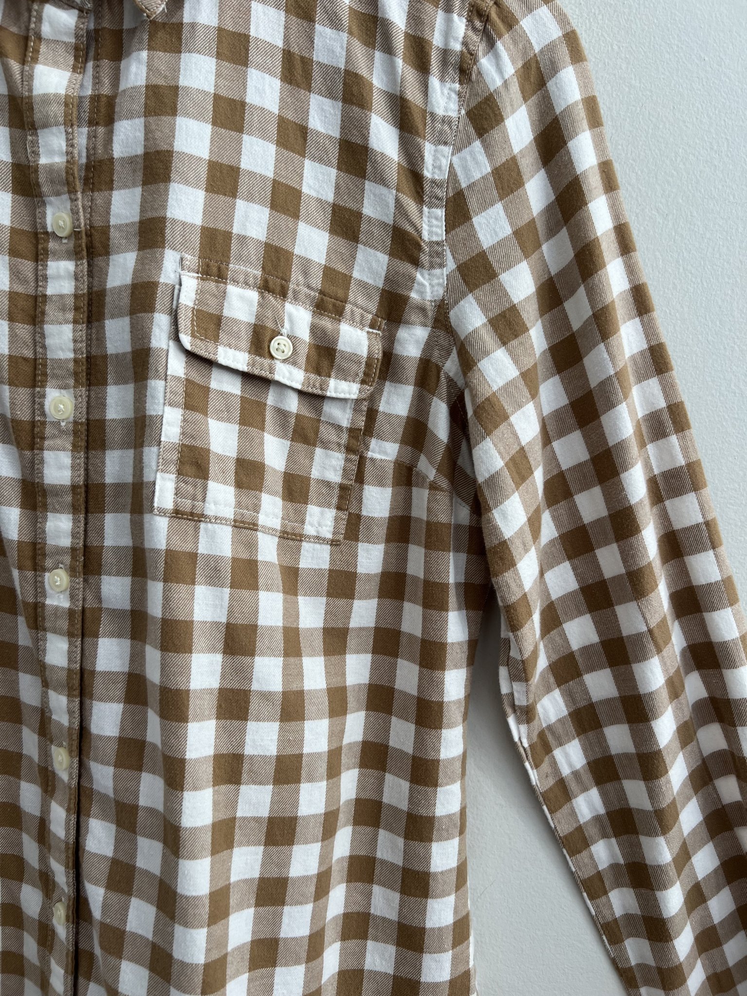 Camisa quadriculado bege e branco Old Navy m/longa - M branco, azul-marinho, bege tamanho M - vista adicional 2