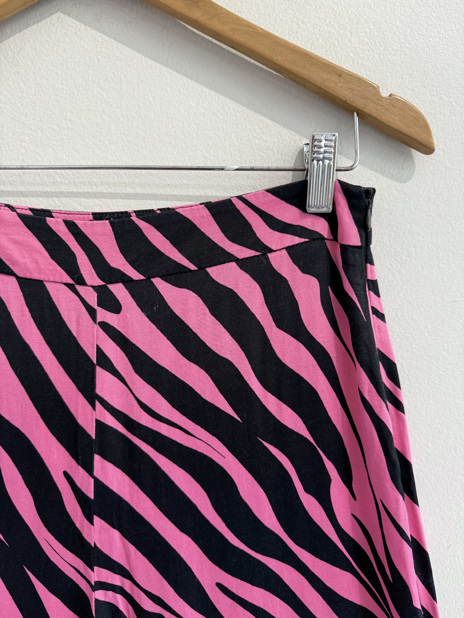 Calça pantalona animal print zebra rosa e preta Zara - M preto, rosa tamanho M - vista adicional 3