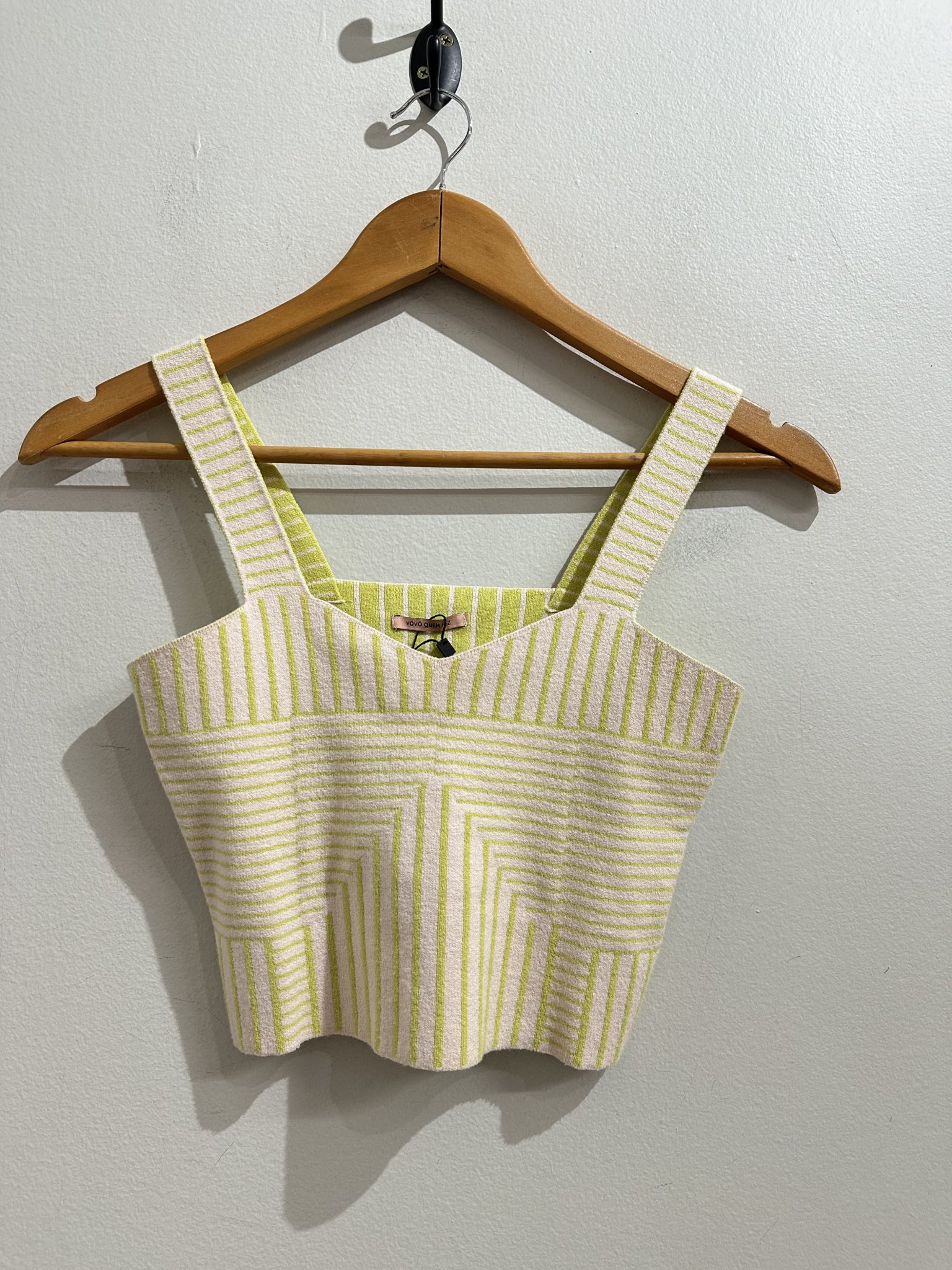 Cropped tricô listrado creme e verde Vovo quem fez - PP tamanho PP - vista adicional 4