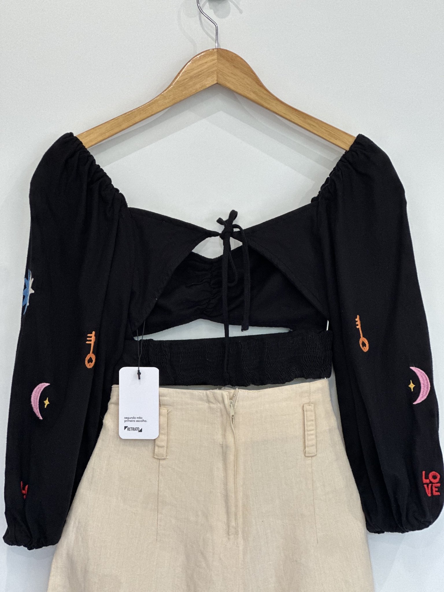 Cropped preto com bordados Dress To - PP tamanho PP - vista adicional 3