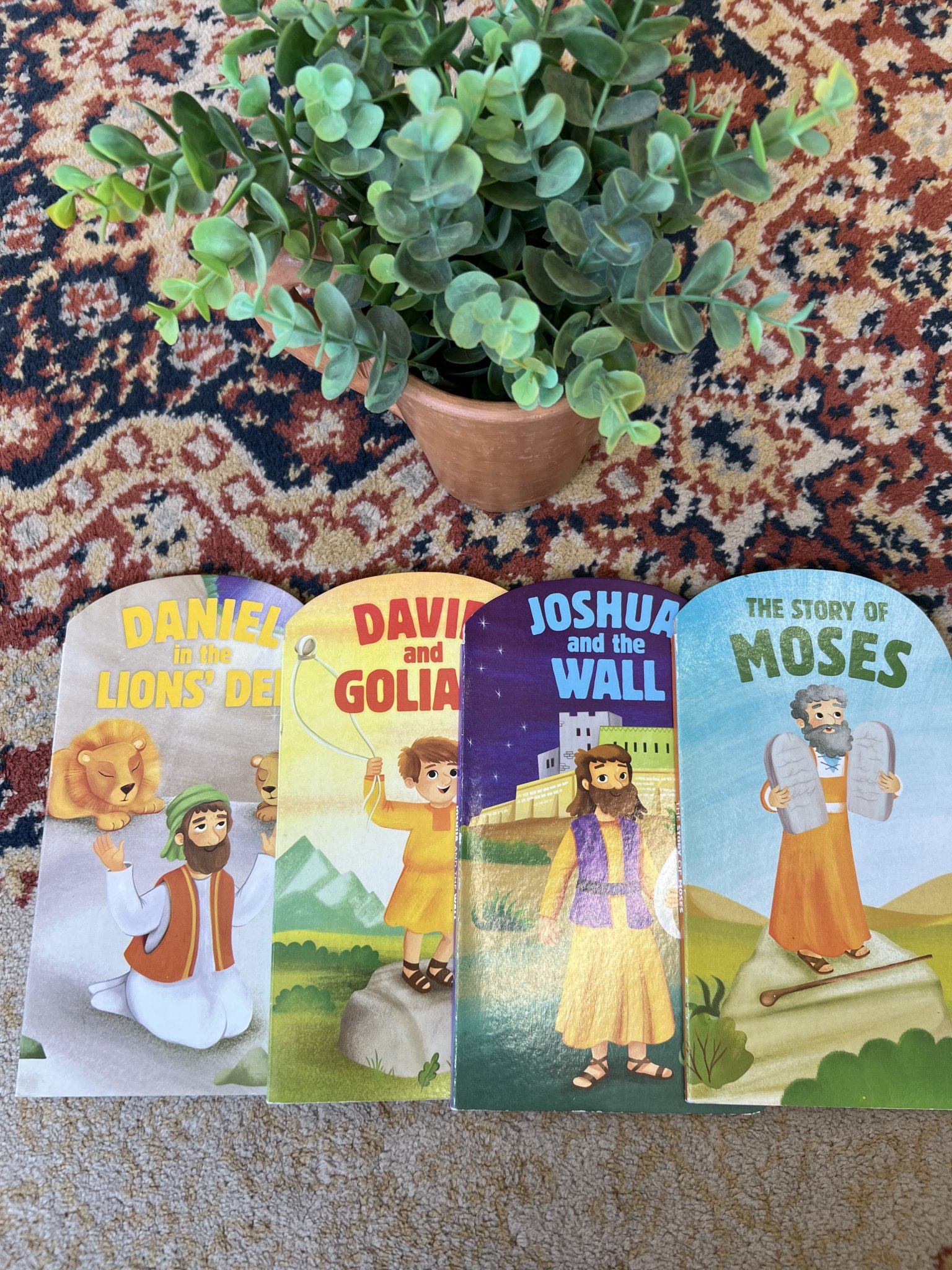 Kit de livros biblicos: Joshua and the Wall / Daniel in the Lions`Den / The Story of Moses / Daniel and Goliath - foto principal
