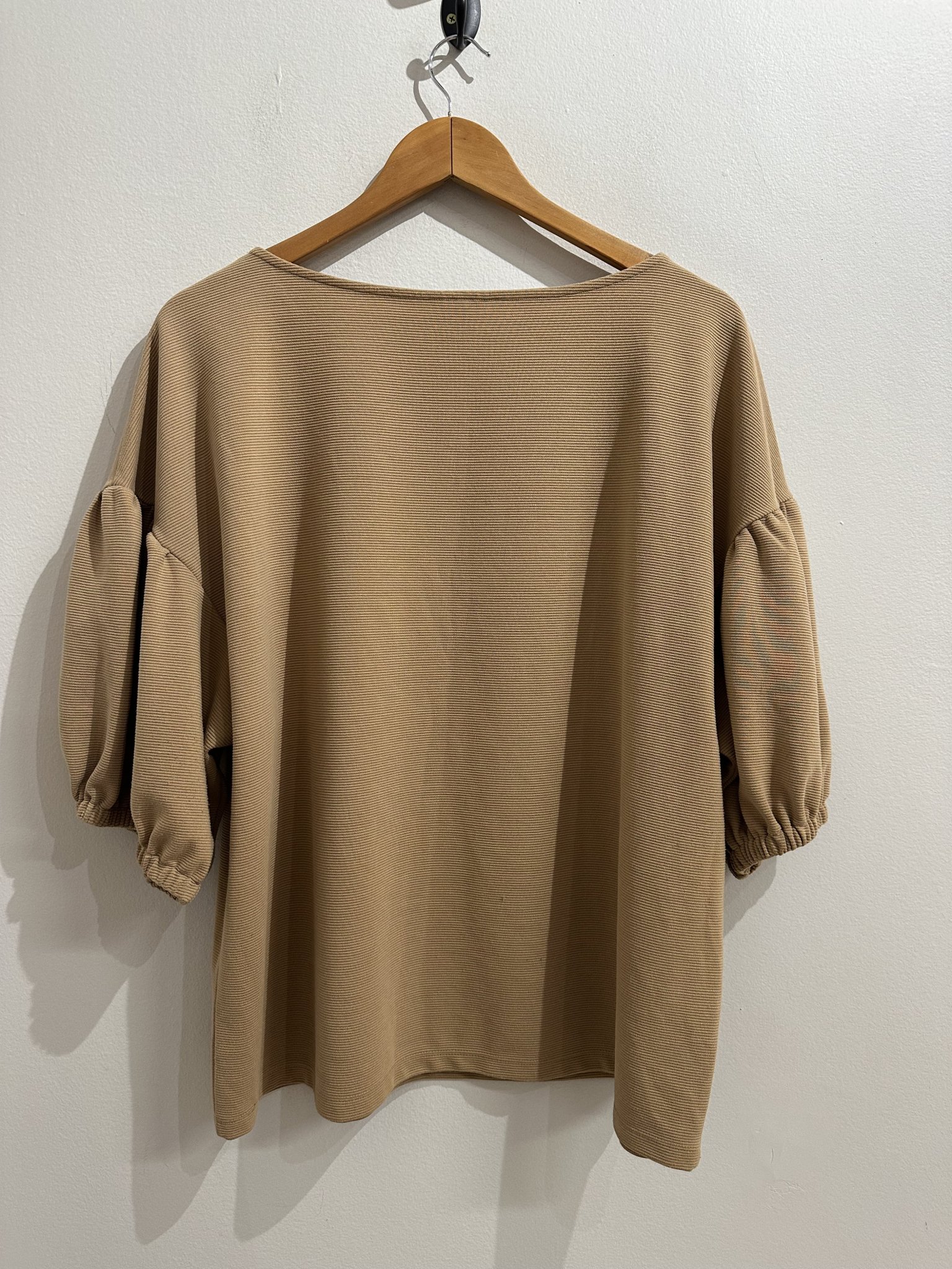 Blusa cappuccino canelada m/curta bufante Ann Taylor - 2G Bege - vista adicional 4