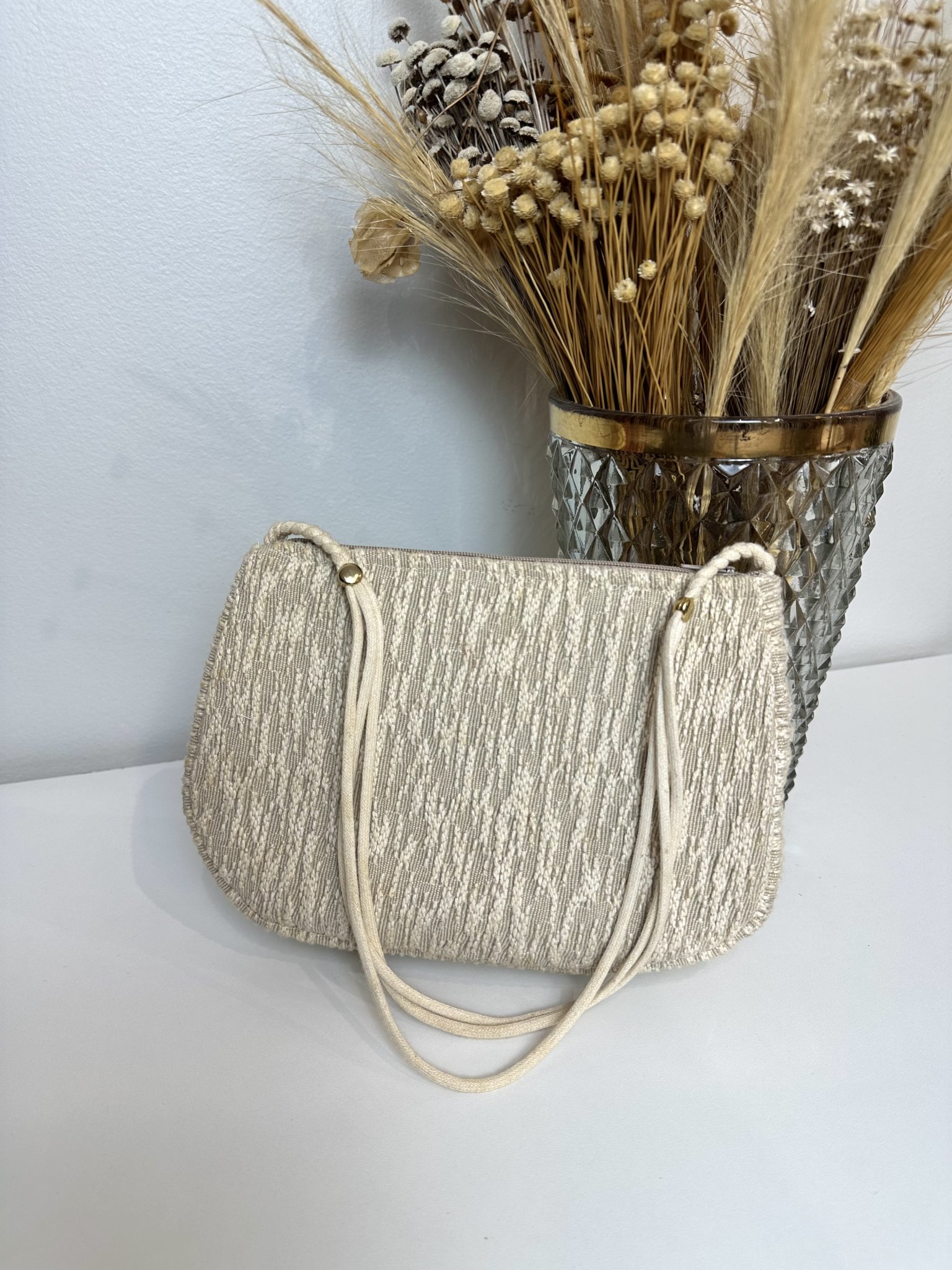 Bolsa artesanal bordada em lantejoulas de miçangas Clarice - vista adicional 3